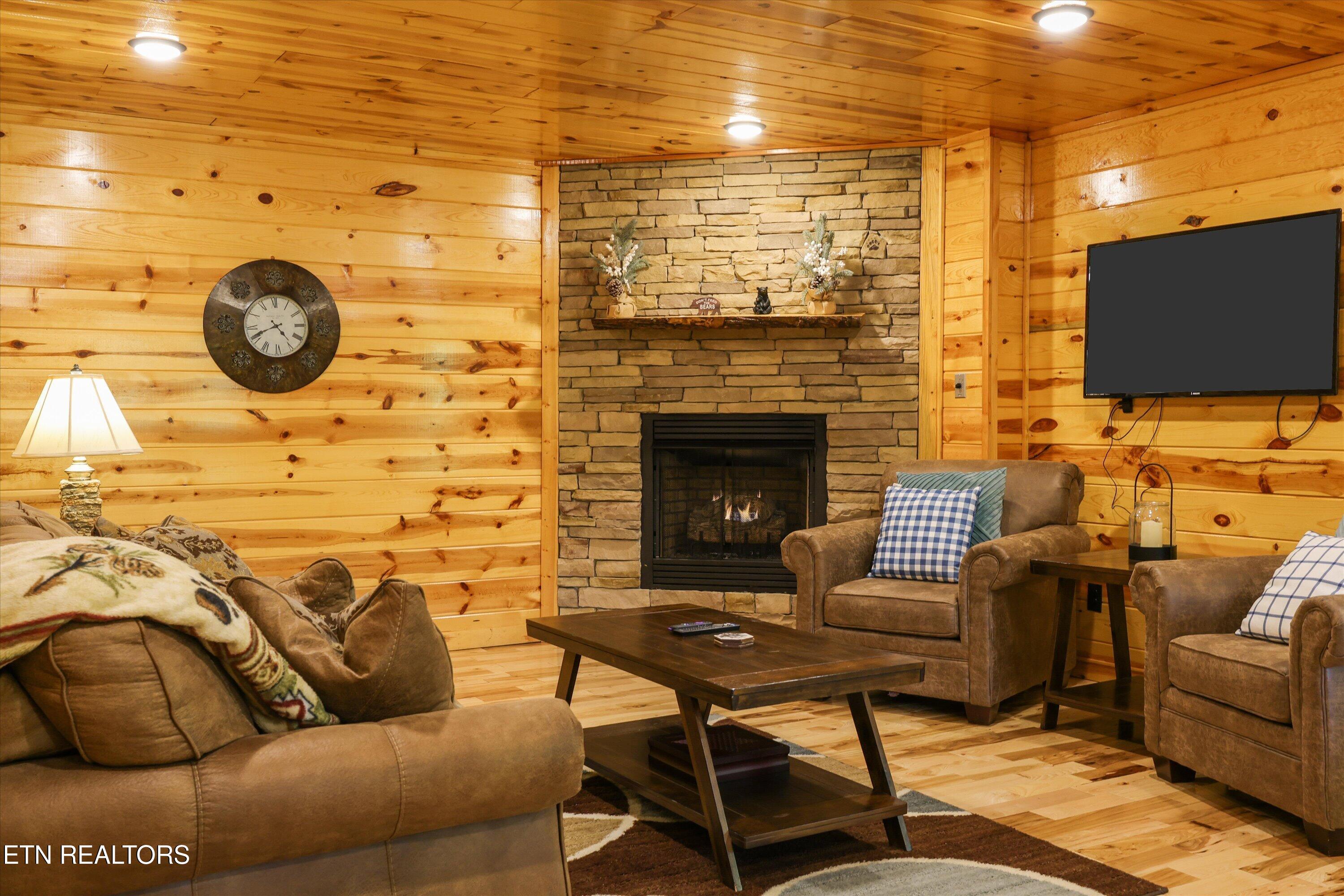 1622 Misty Hollow Way Gatlinburg TN 37738
