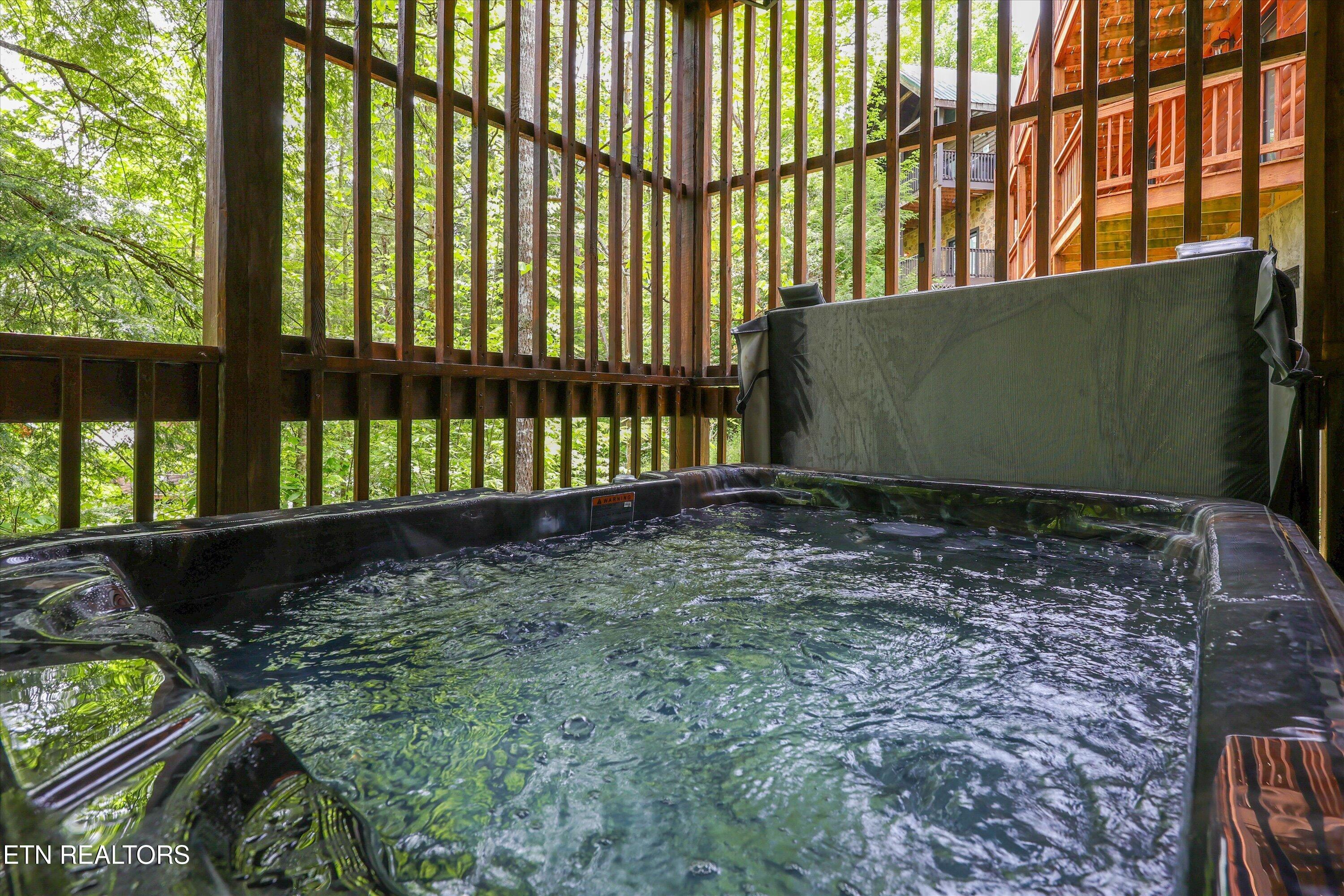 1622 Misty Hollow Way Gatlinburg TN 37738