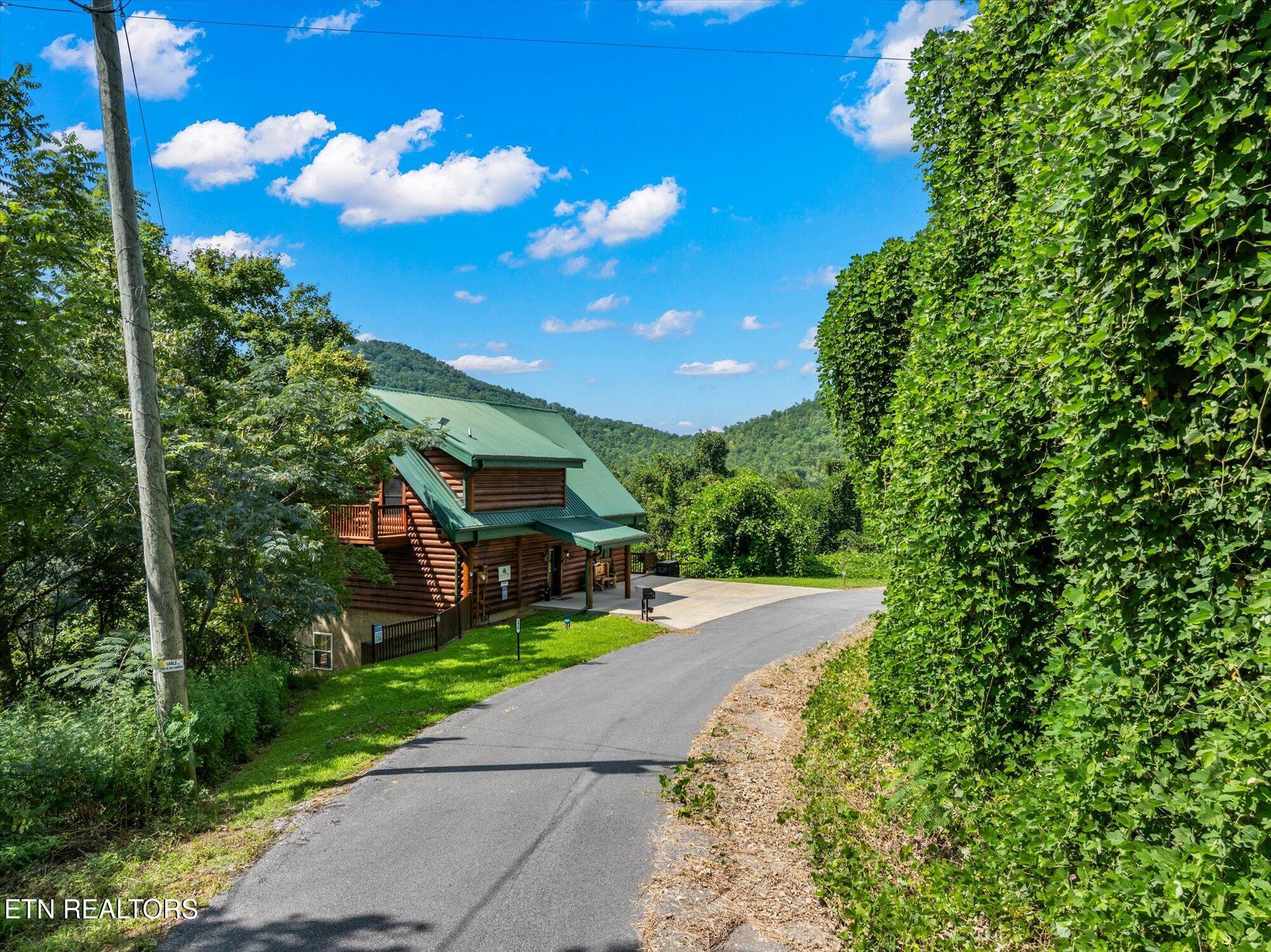 4430 New Pioneer Trail Pigeon Forge TN 37863