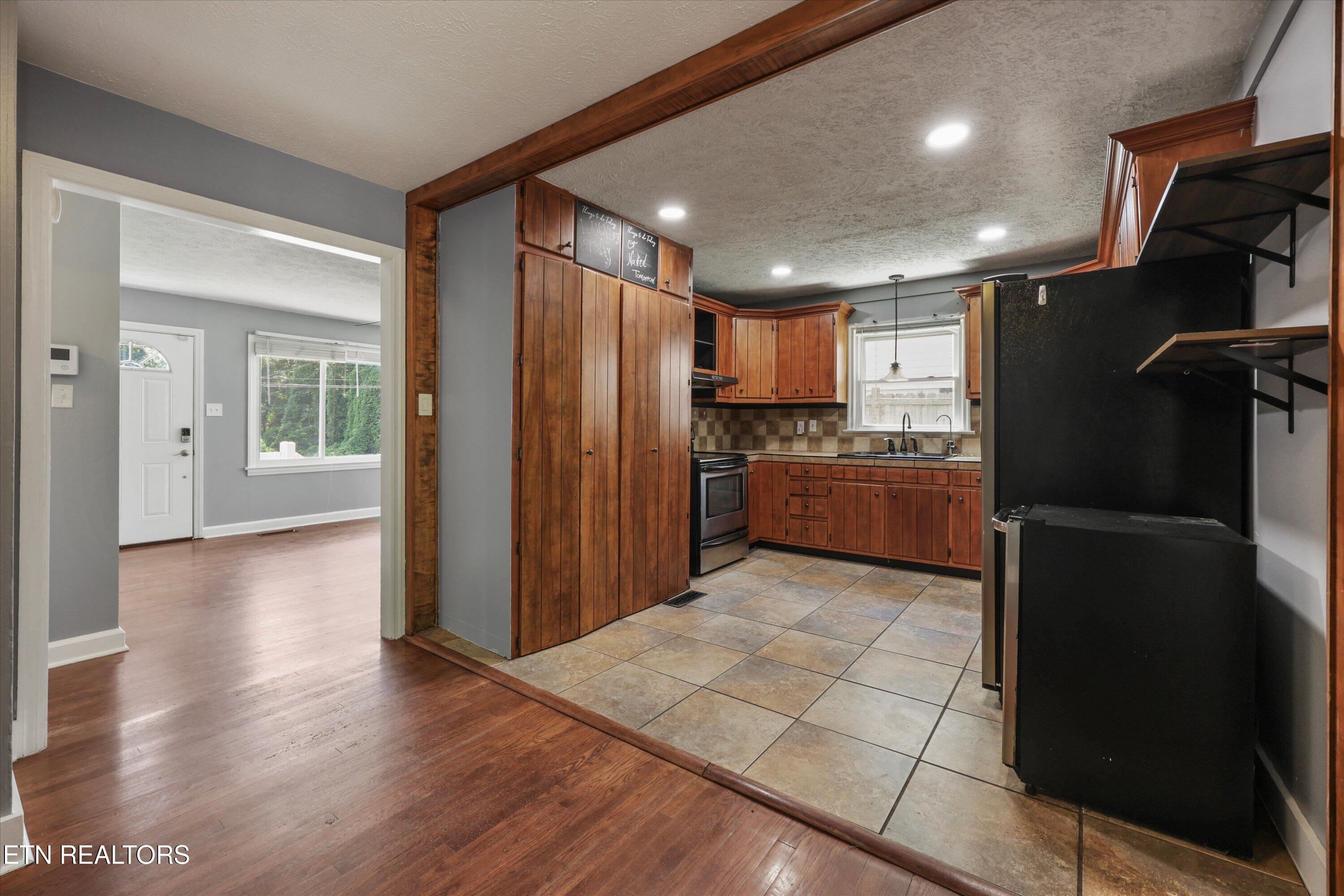 2951 Cecil Avenue Knoxville TN 37917