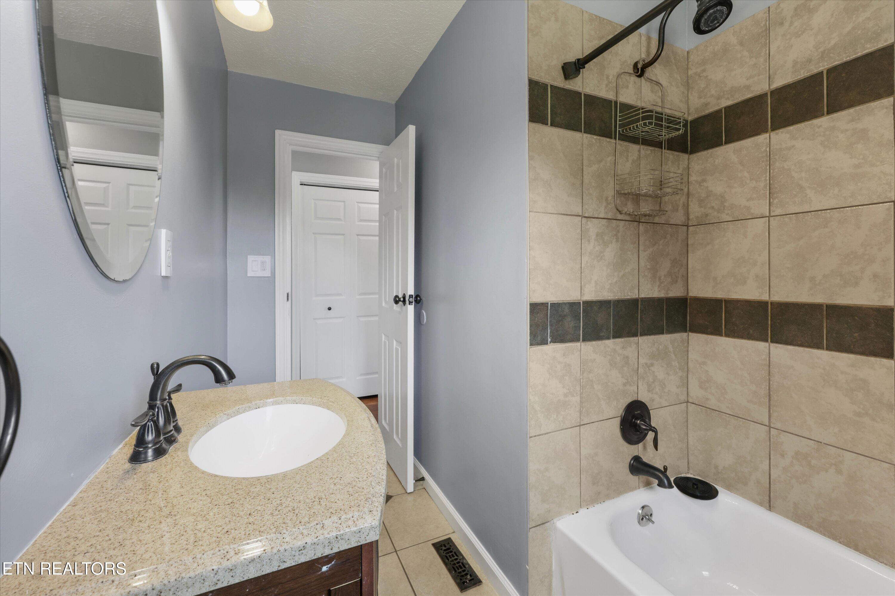 2951 Cecil Avenue Knoxville TN 37917