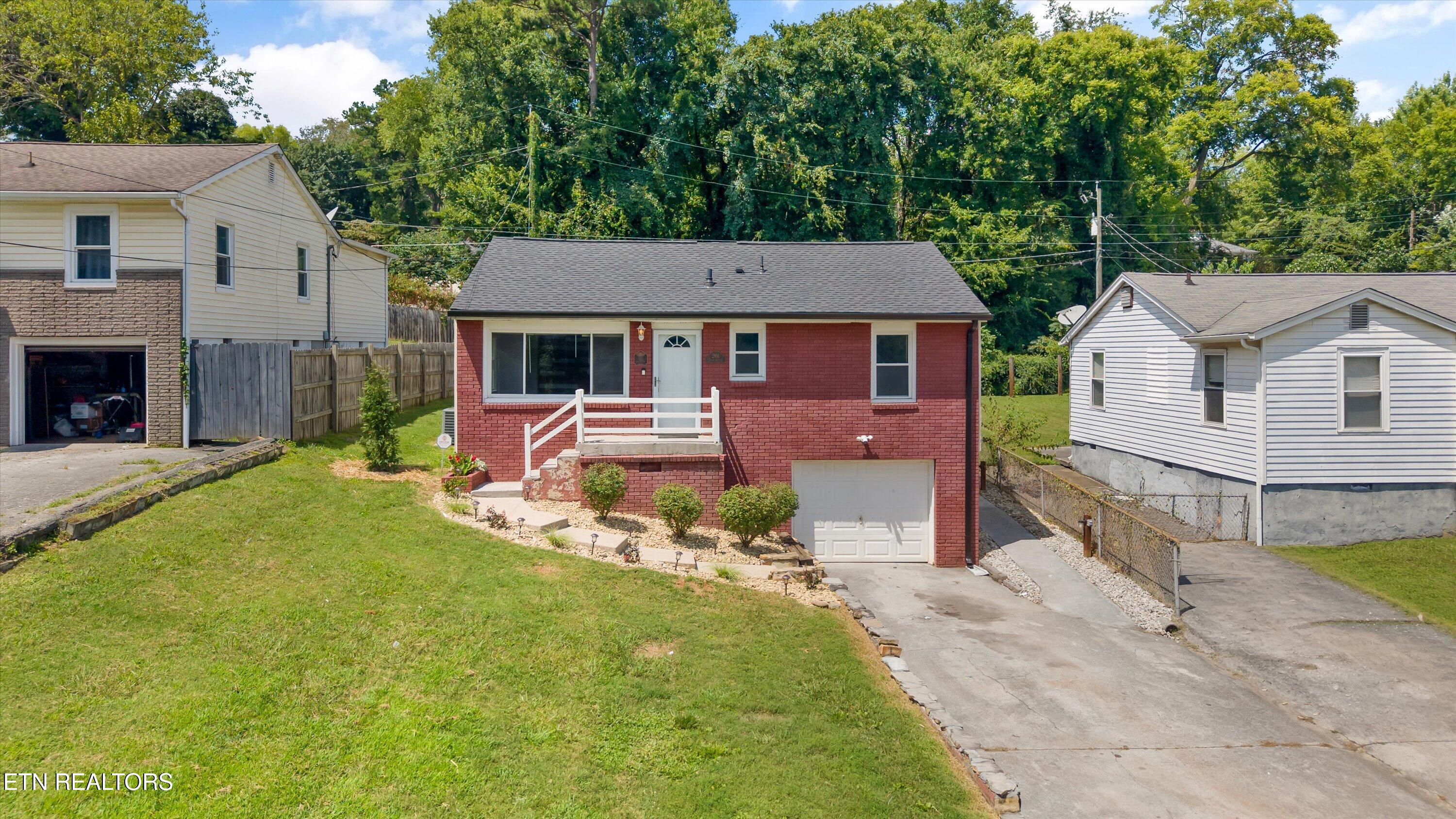 2951 Cecil Avenue Knoxville TN 37917