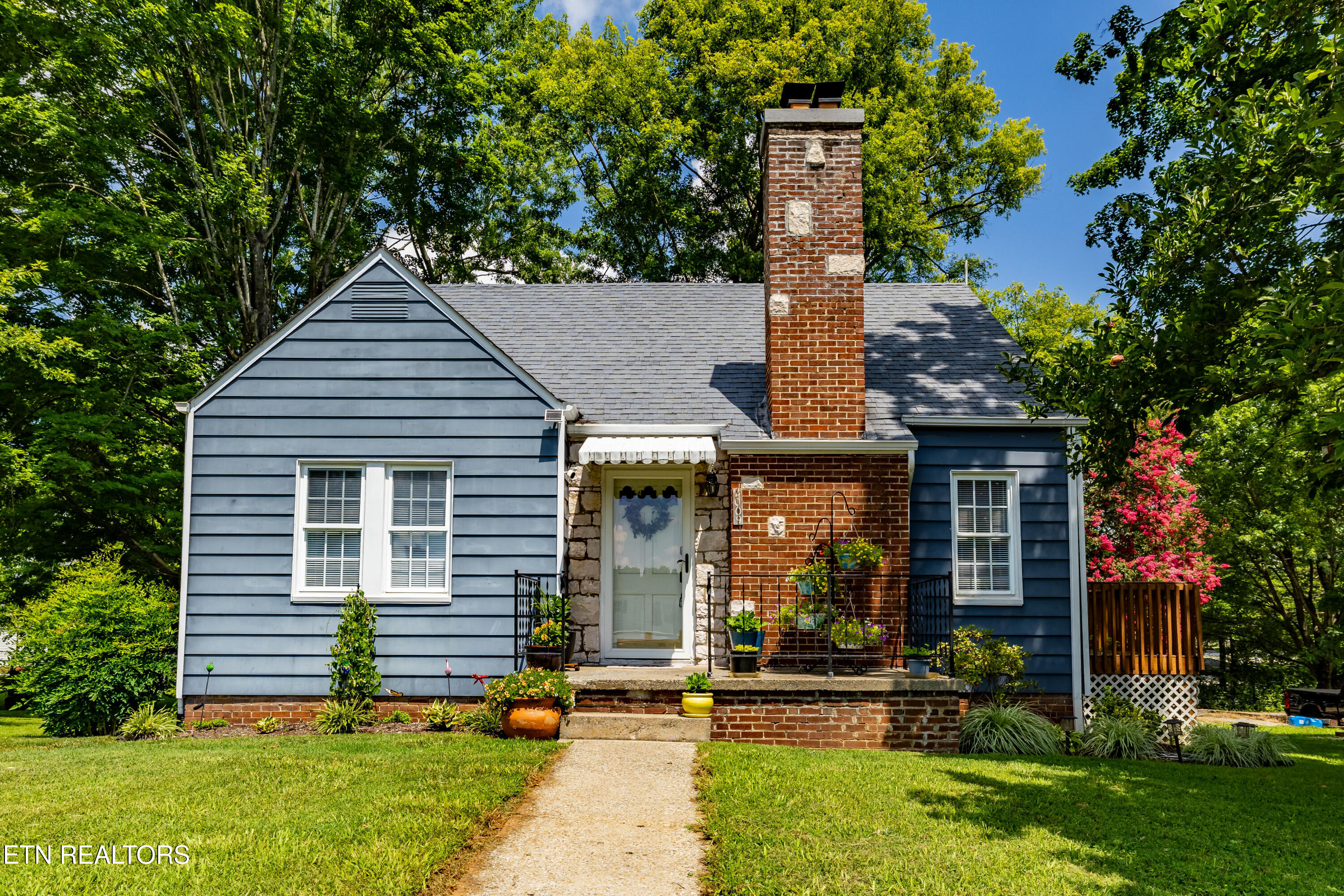 2009 Crest Road Maryville TN 37804