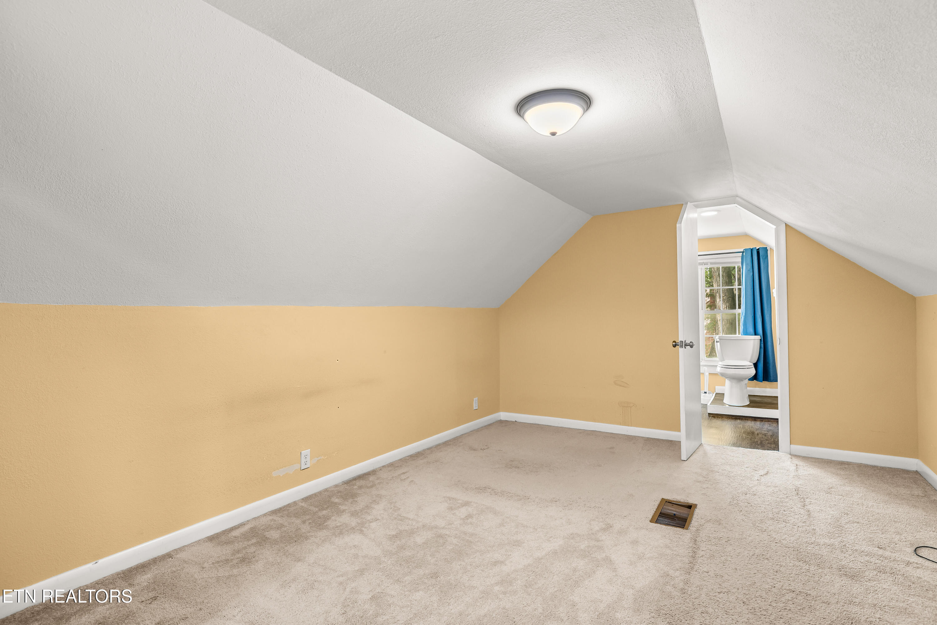 2009 Crest Road Maryville TN 37804