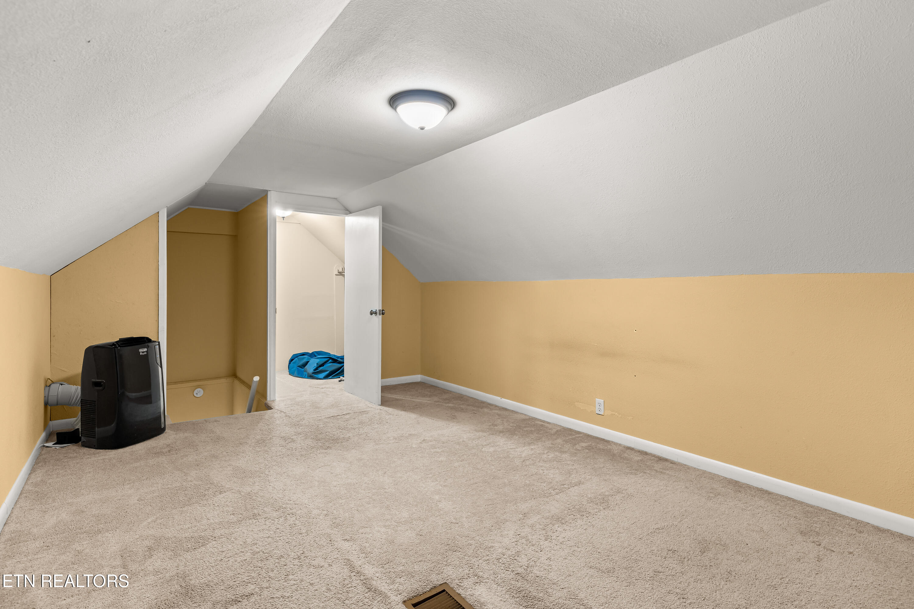 2009 Crest Road Maryville TN 37804