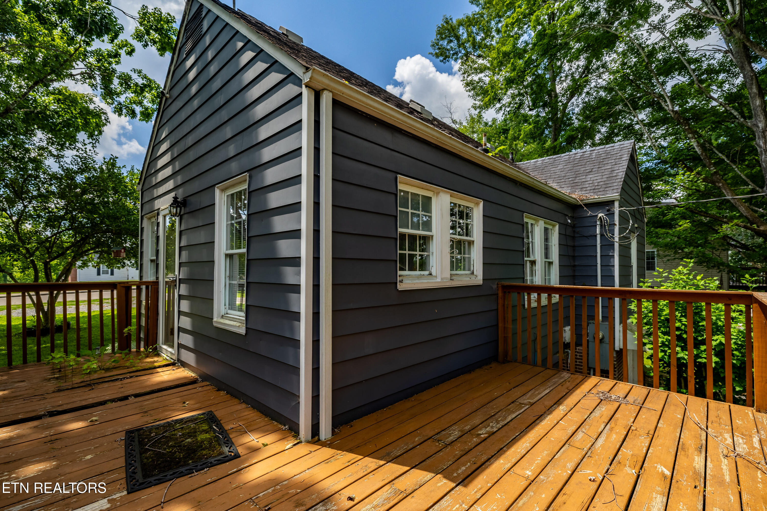 2009 Crest Road Maryville TN 37804