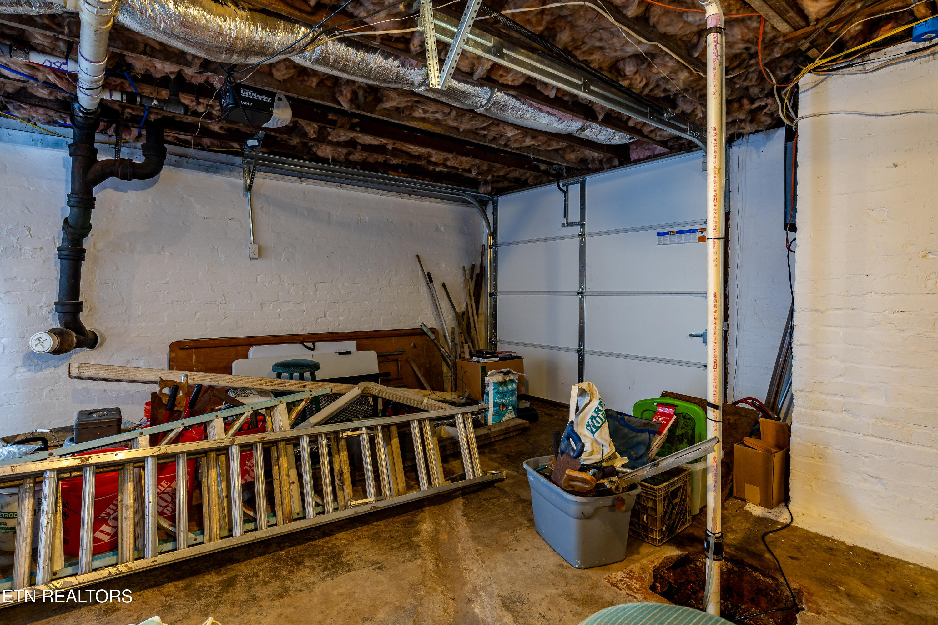 2009 Crest Road Maryville TN 37804