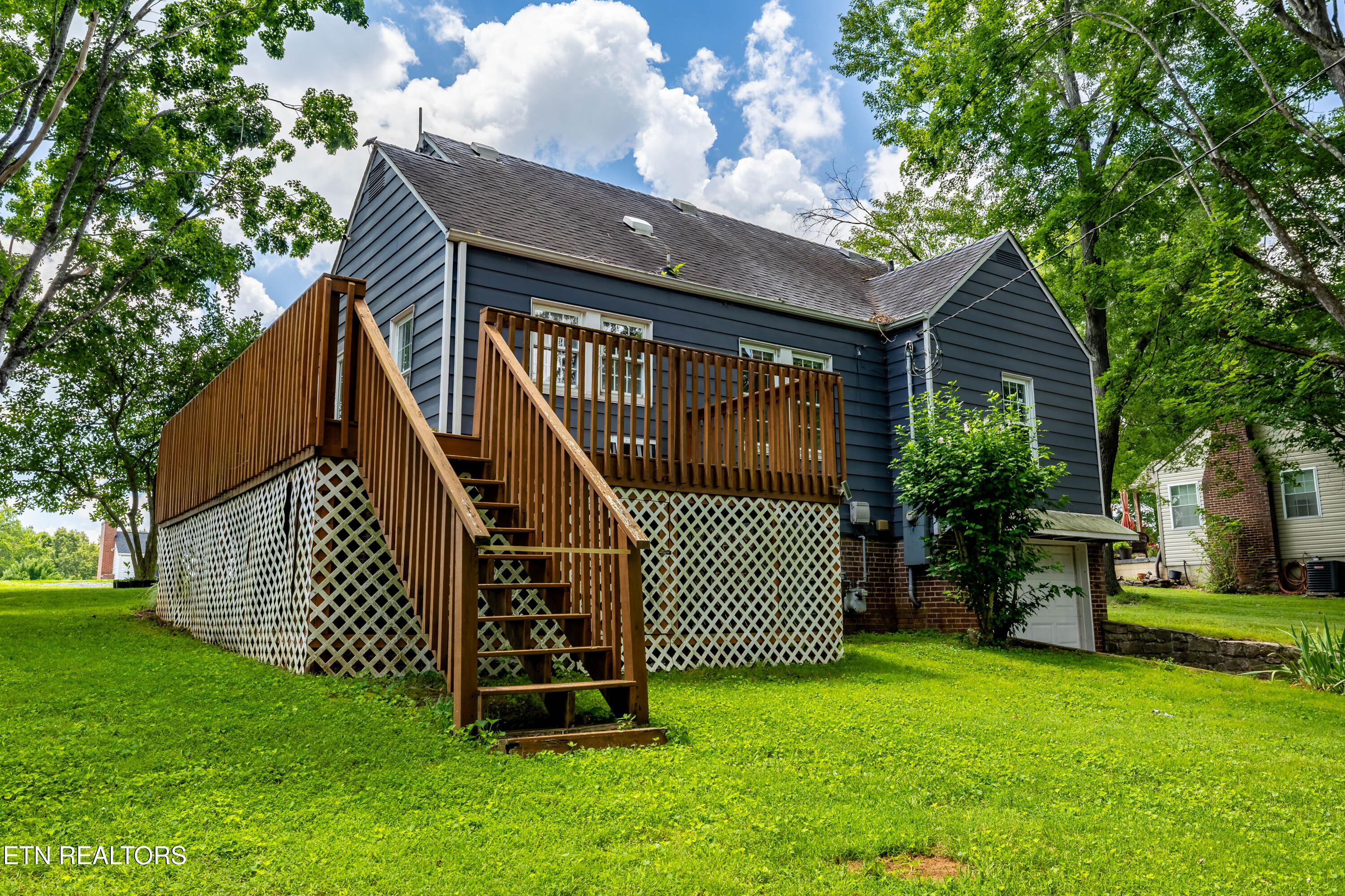 2009 Crest Road Maryville TN 37804