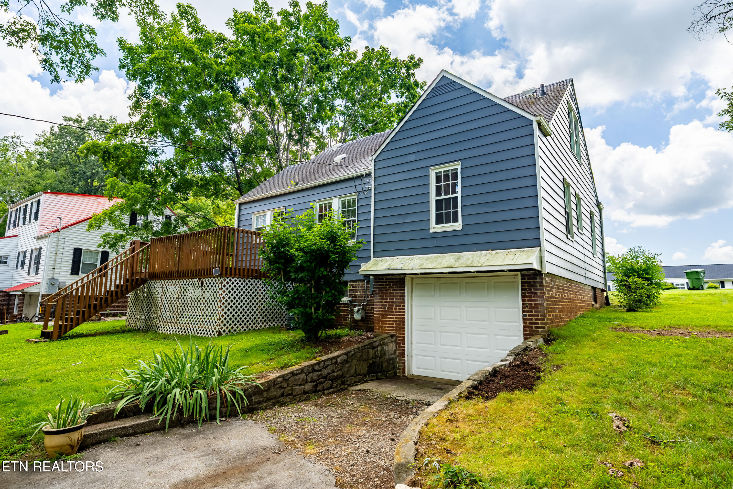 2009 Crest Road Maryville TN 37804