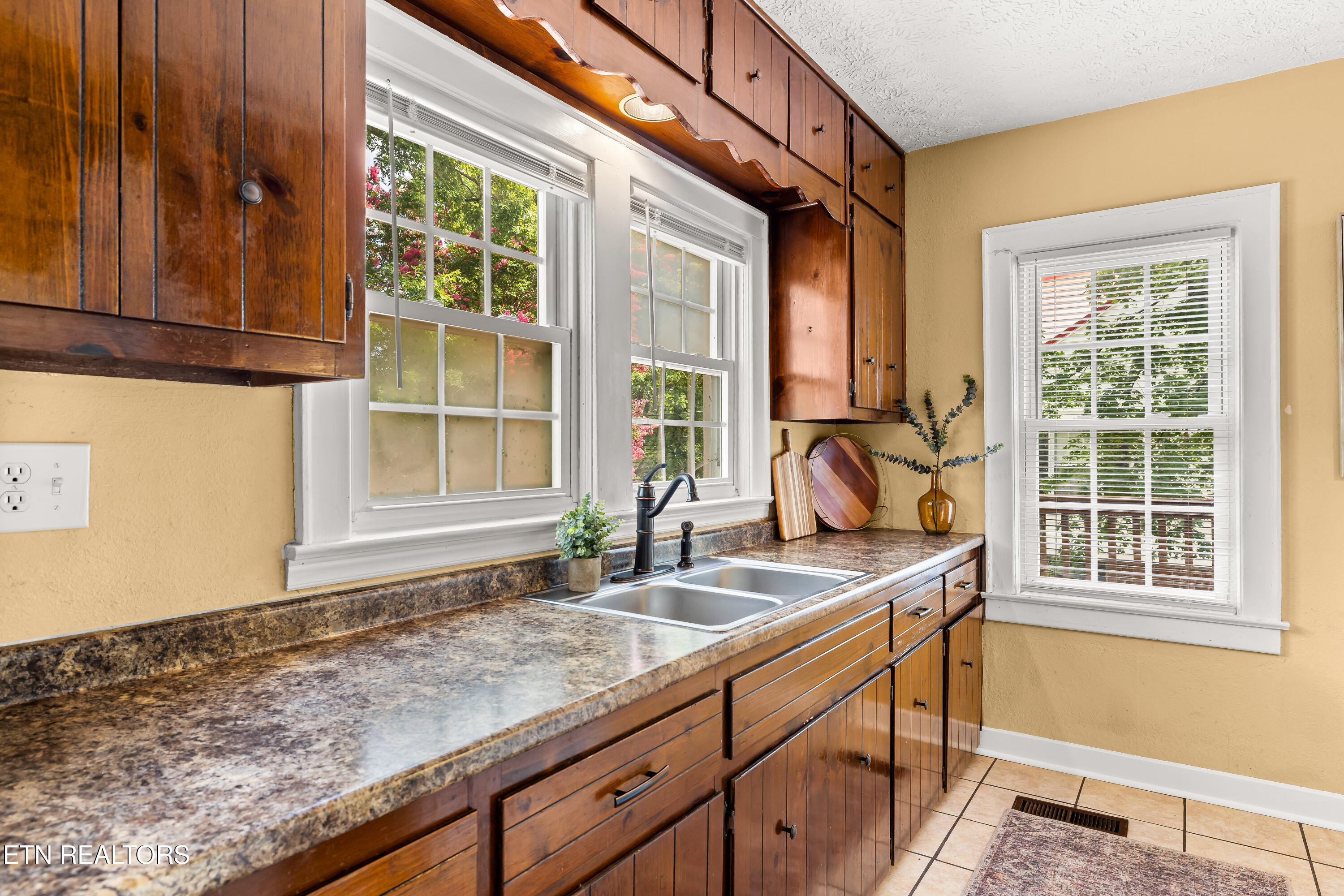 2009 Crest Road Maryville TN 37804