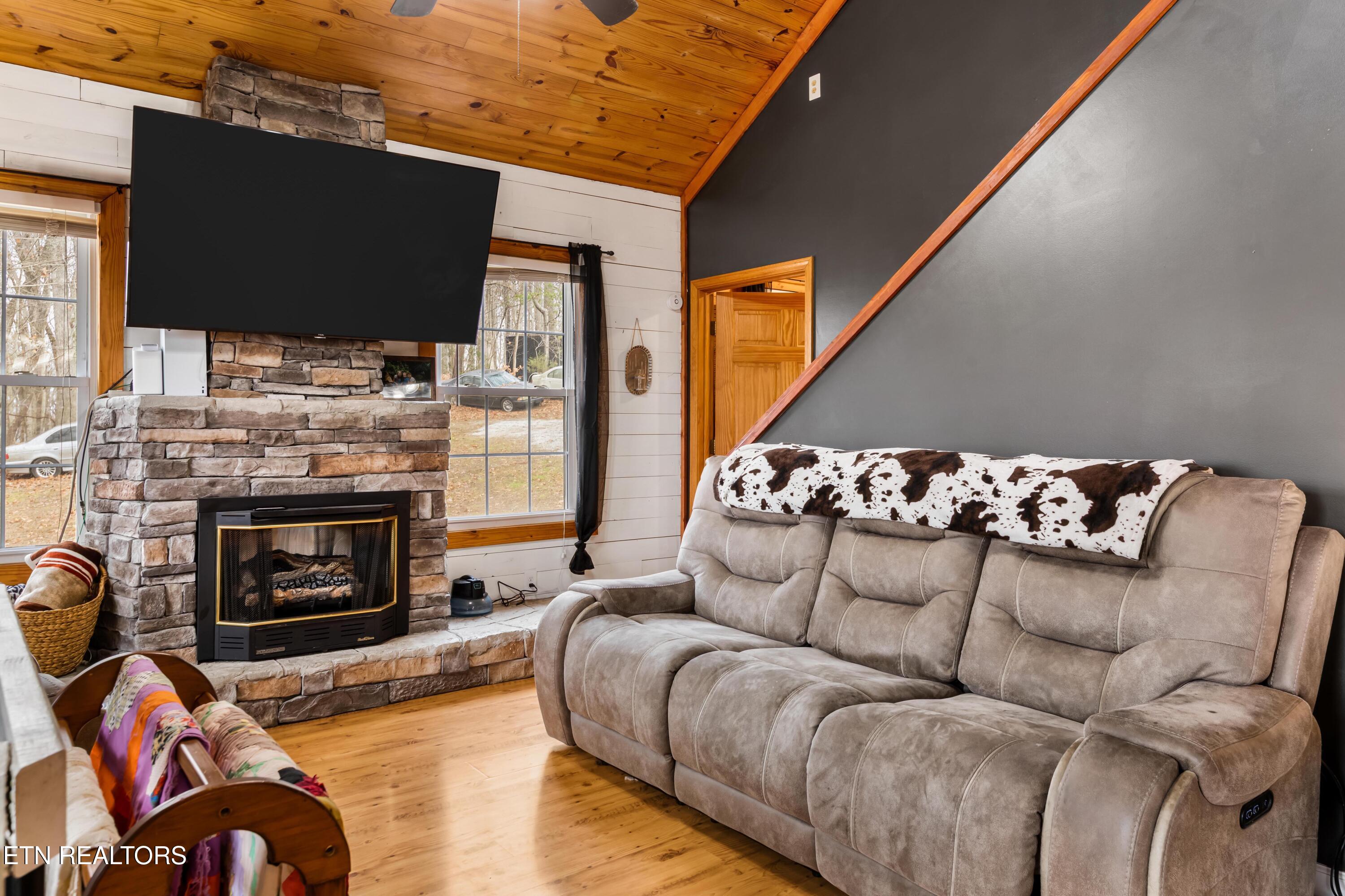 598 Hiwassee View Drive Jacksboro TN 37757