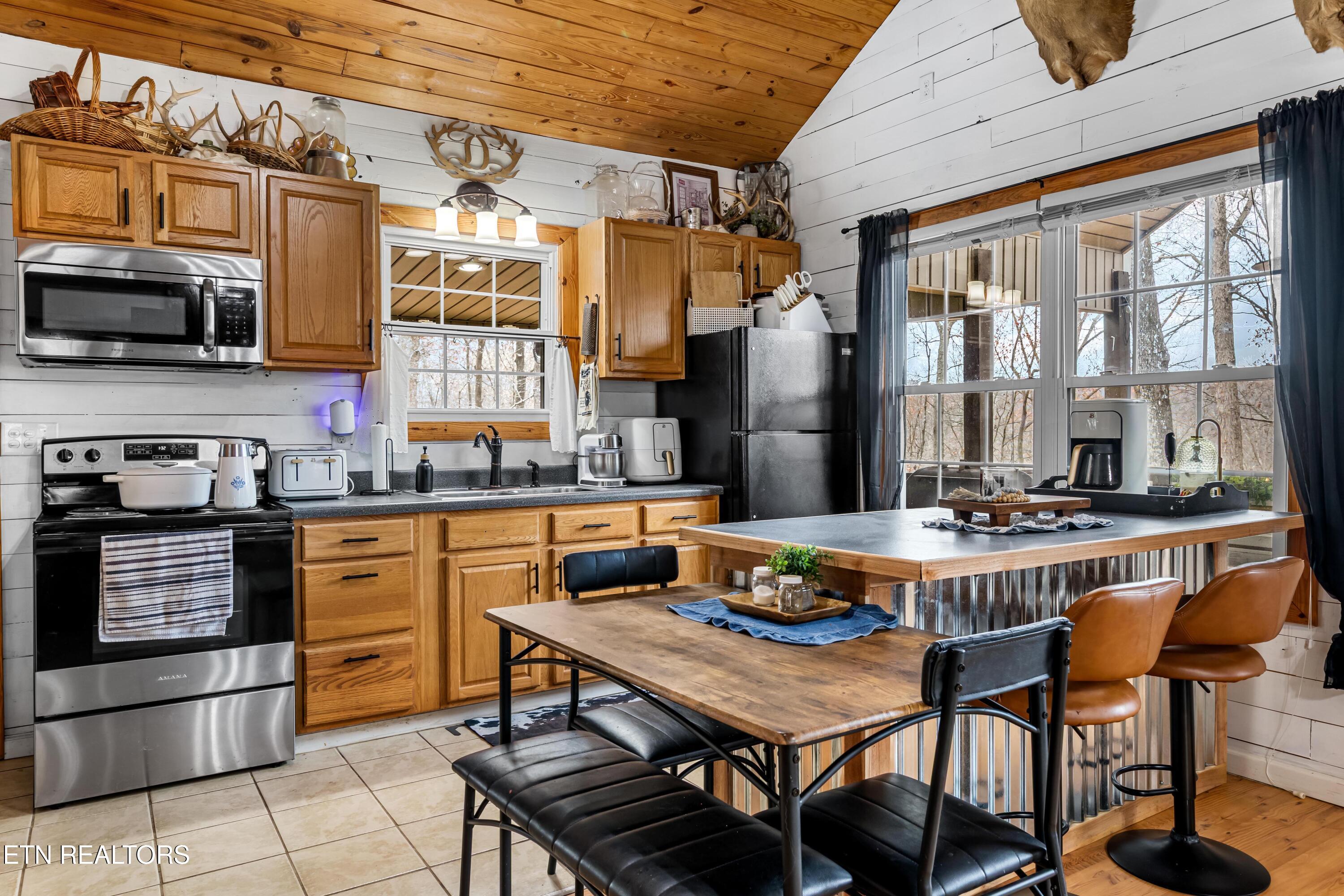 598 Hiwassee View Drive Jacksboro TN 37757
