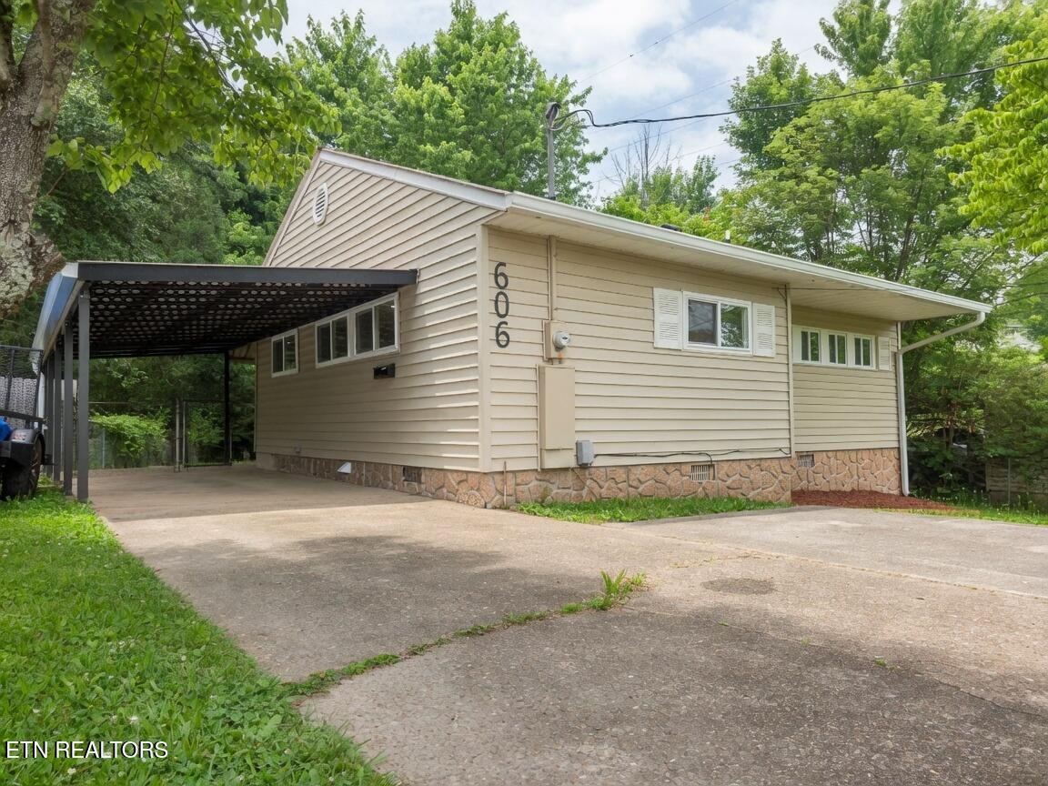 606 W Outer Drive Oak Ridge TN 37830