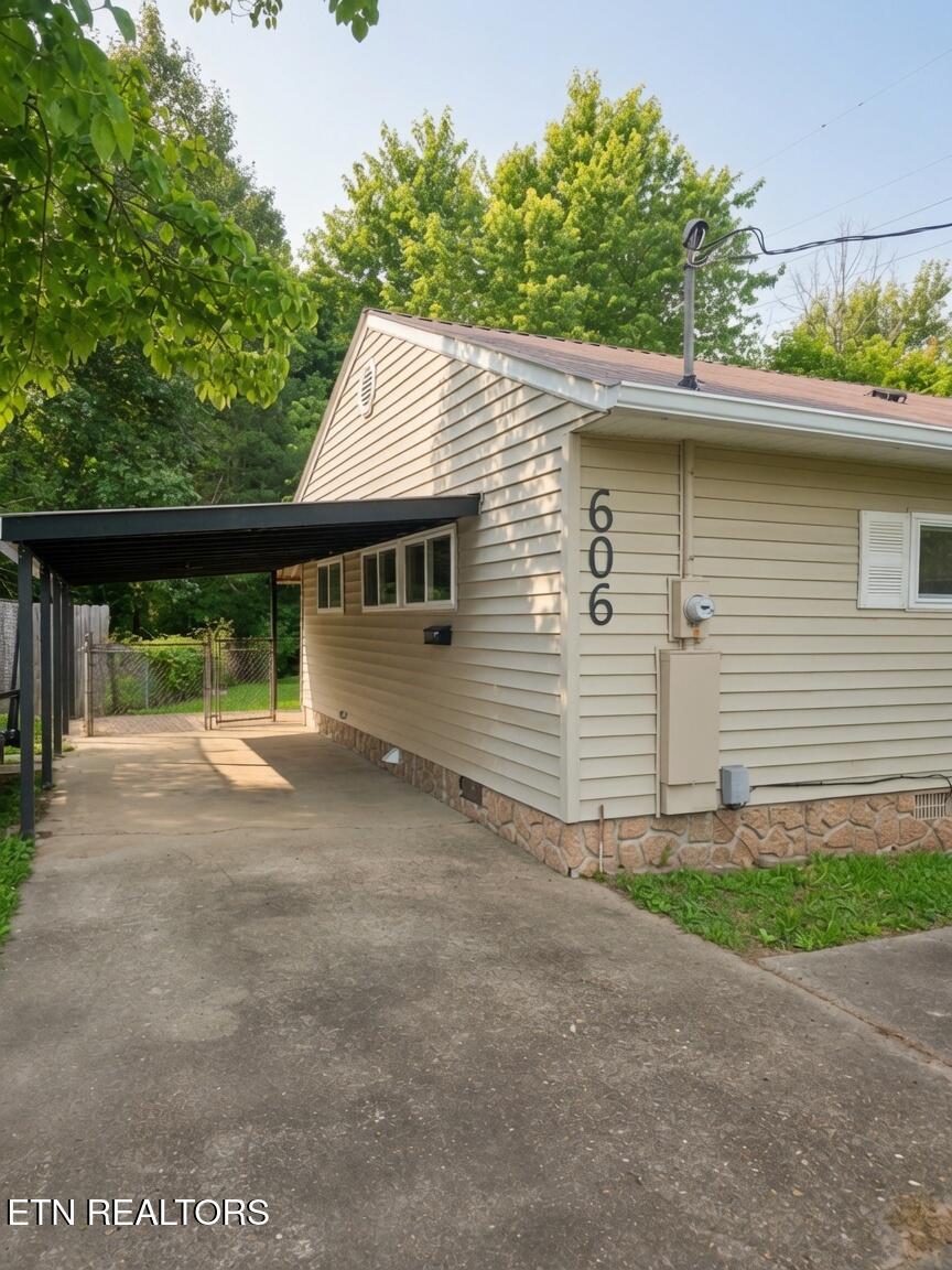 606 W Outer Drive Oak Ridge TN 37830