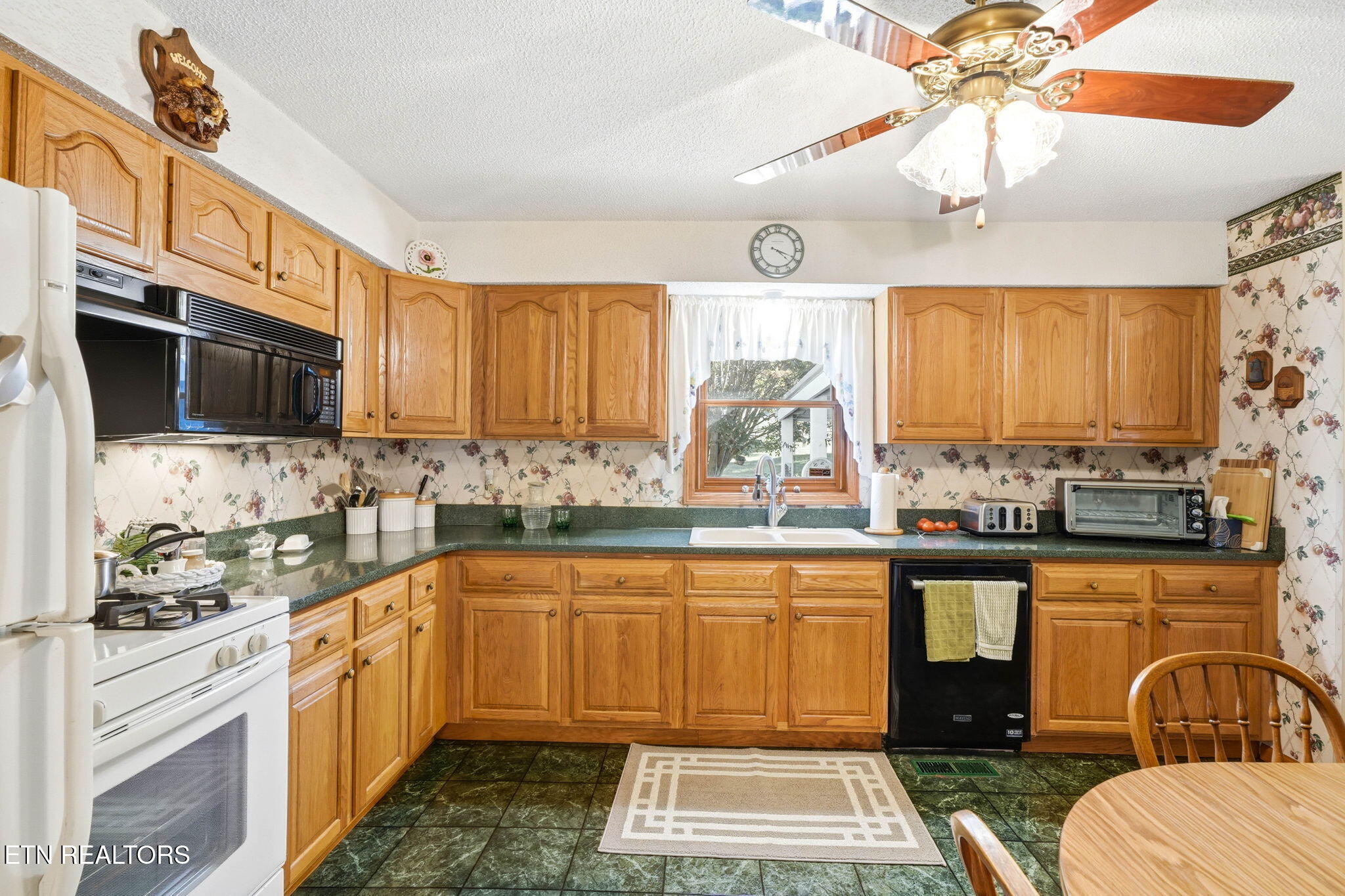1435 Sparks Lane Sevierville TN 37876