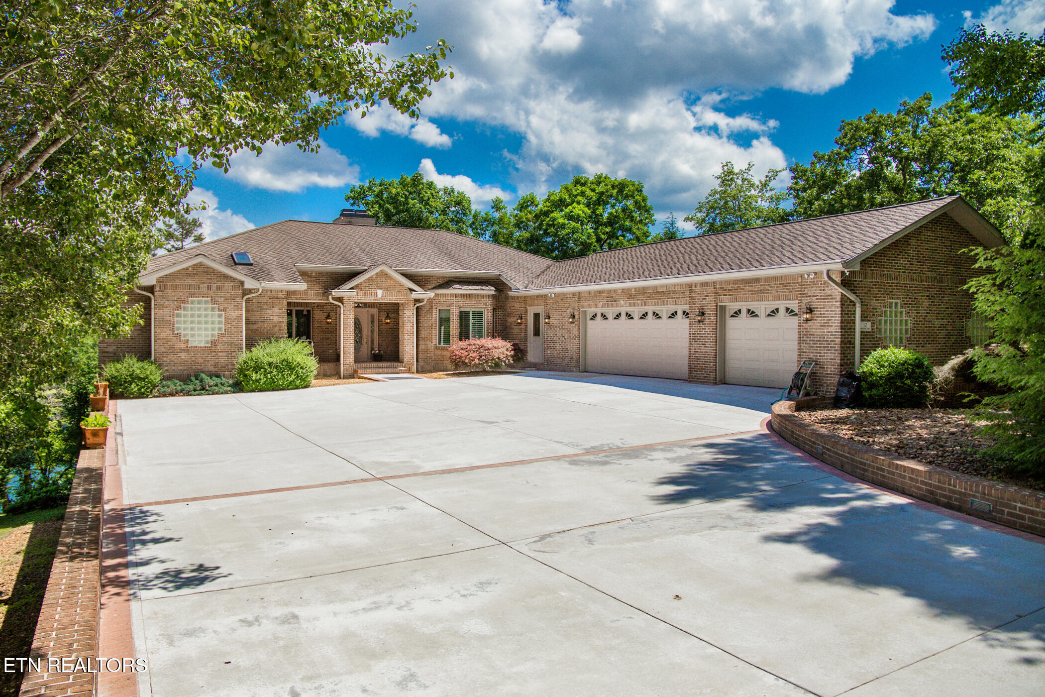 12 Brixton Lane Crossville TN 38558