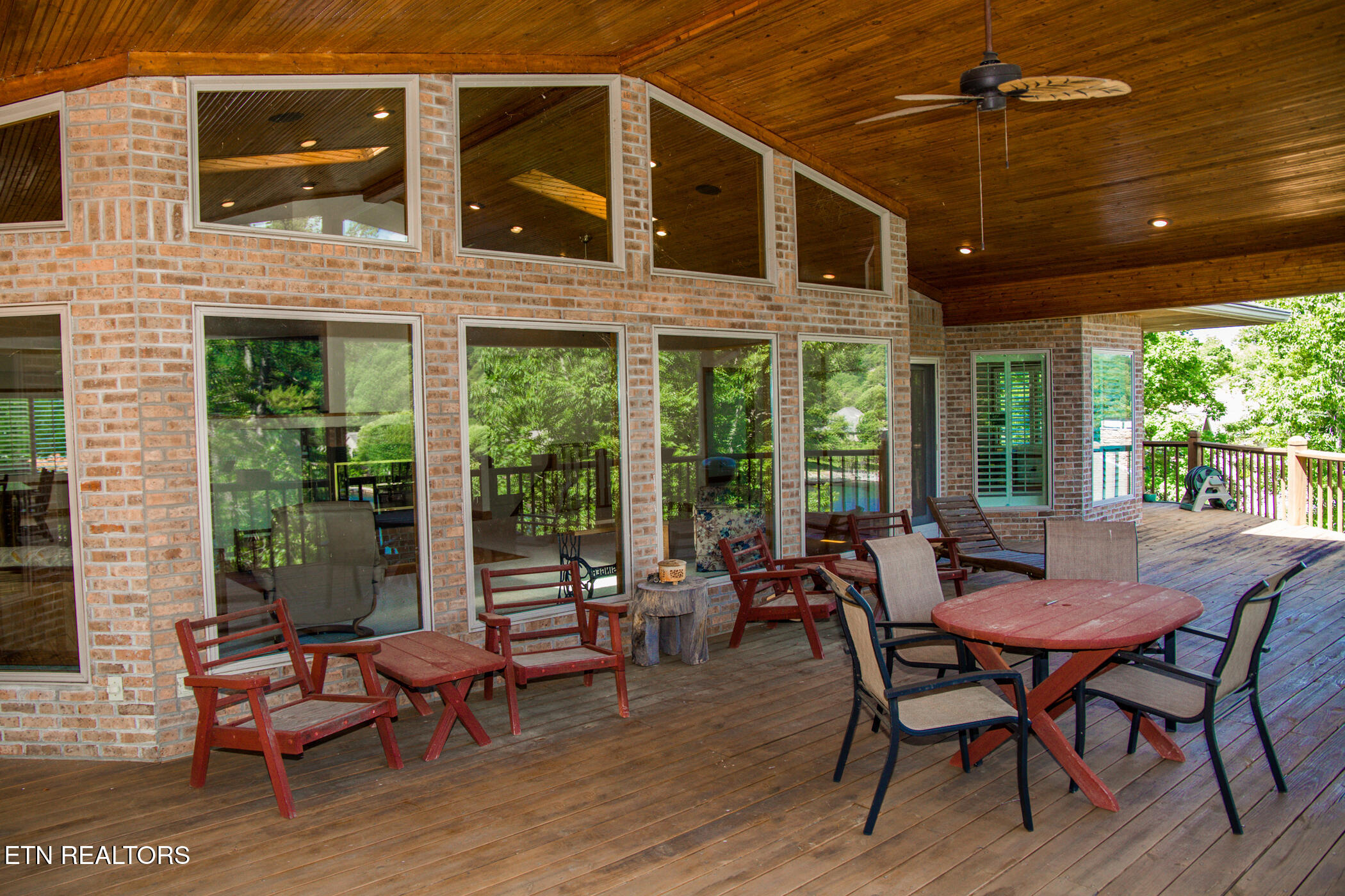 12 Brixton Lane Crossville TN 38558