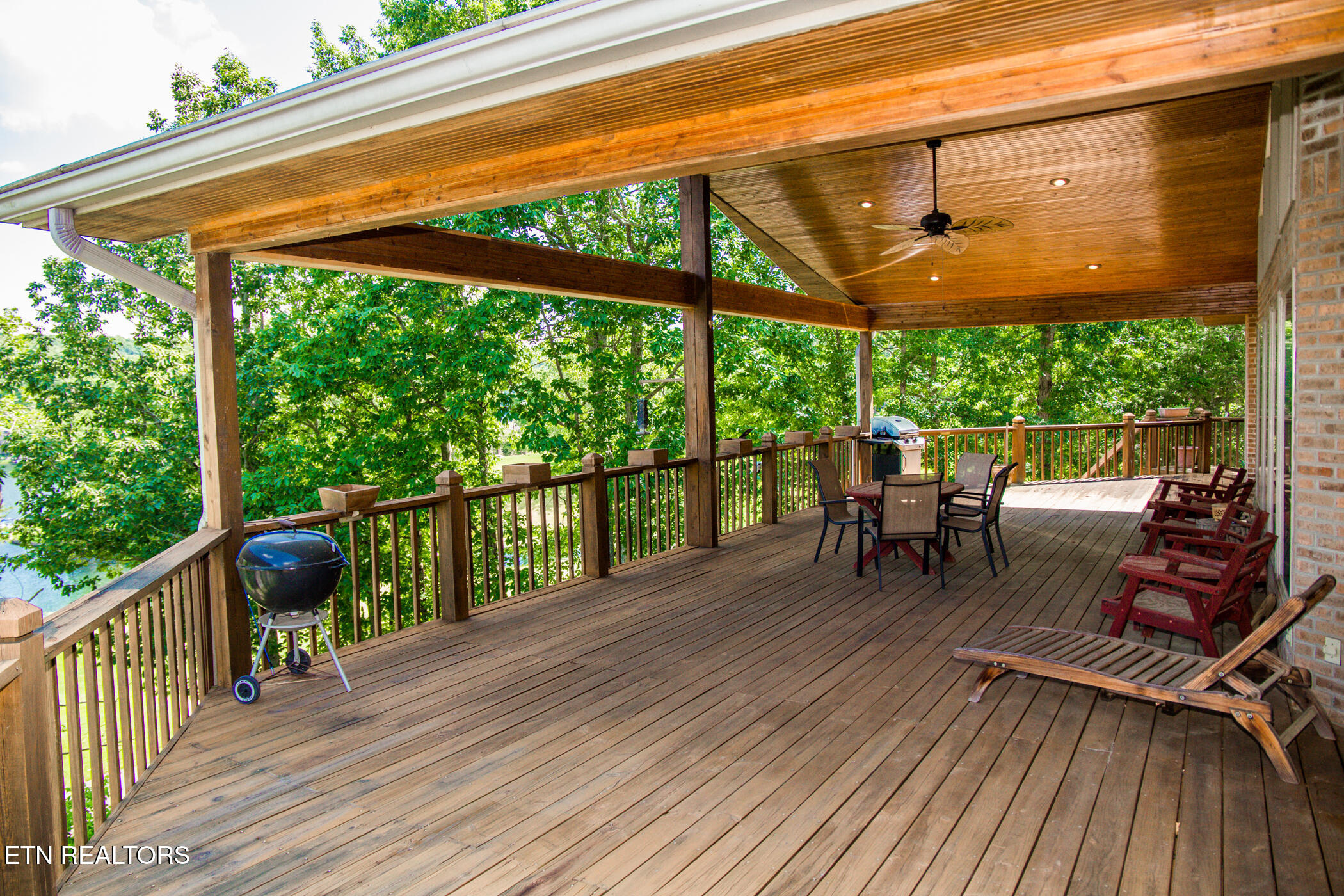 12 Brixton Lane Crossville TN 38558