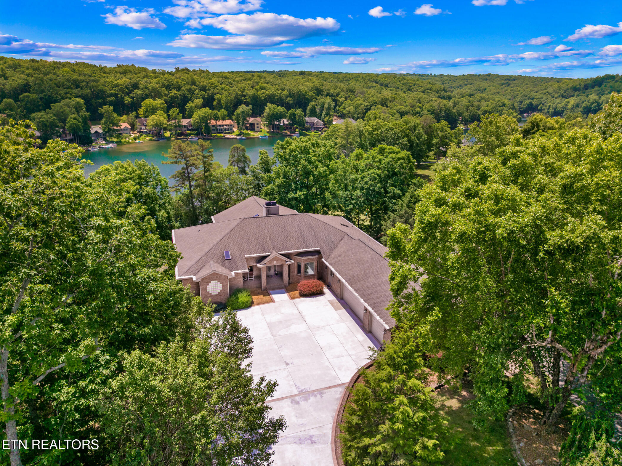 12 Brixton Lane Crossville TN 38558