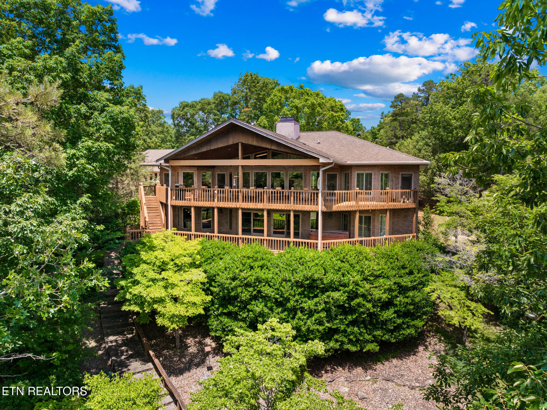 12 Brixton Lane Crossville TN 38558