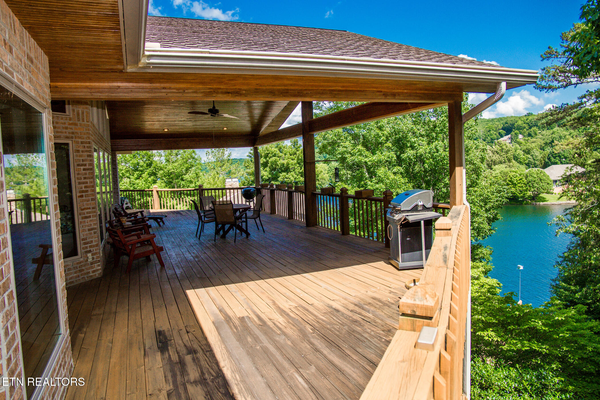 12 Brixton Lane Crossville TN 38558