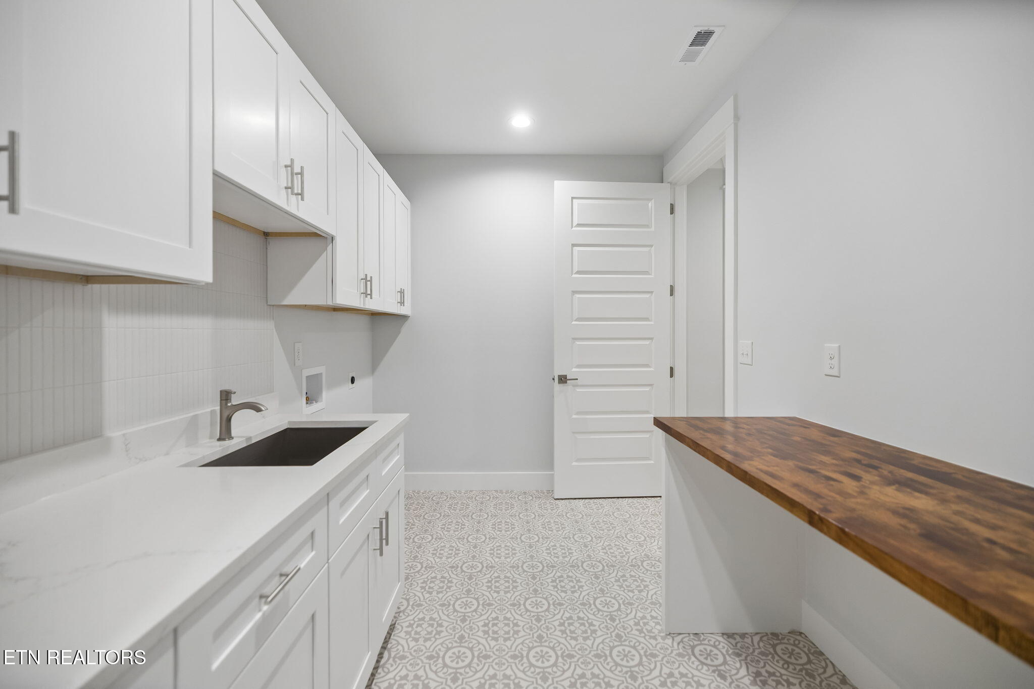 131 Utsesti Lane Loudon TN 37774