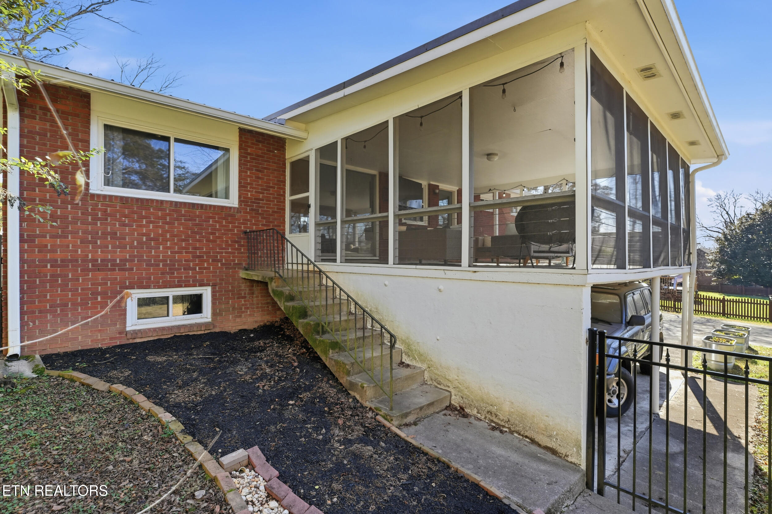 301 NW Portsmouth Road Knoxville TN 37909