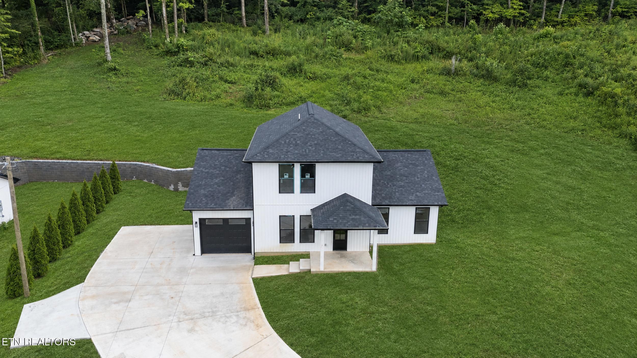 1039 N Gay Street Dandridge TN 37725