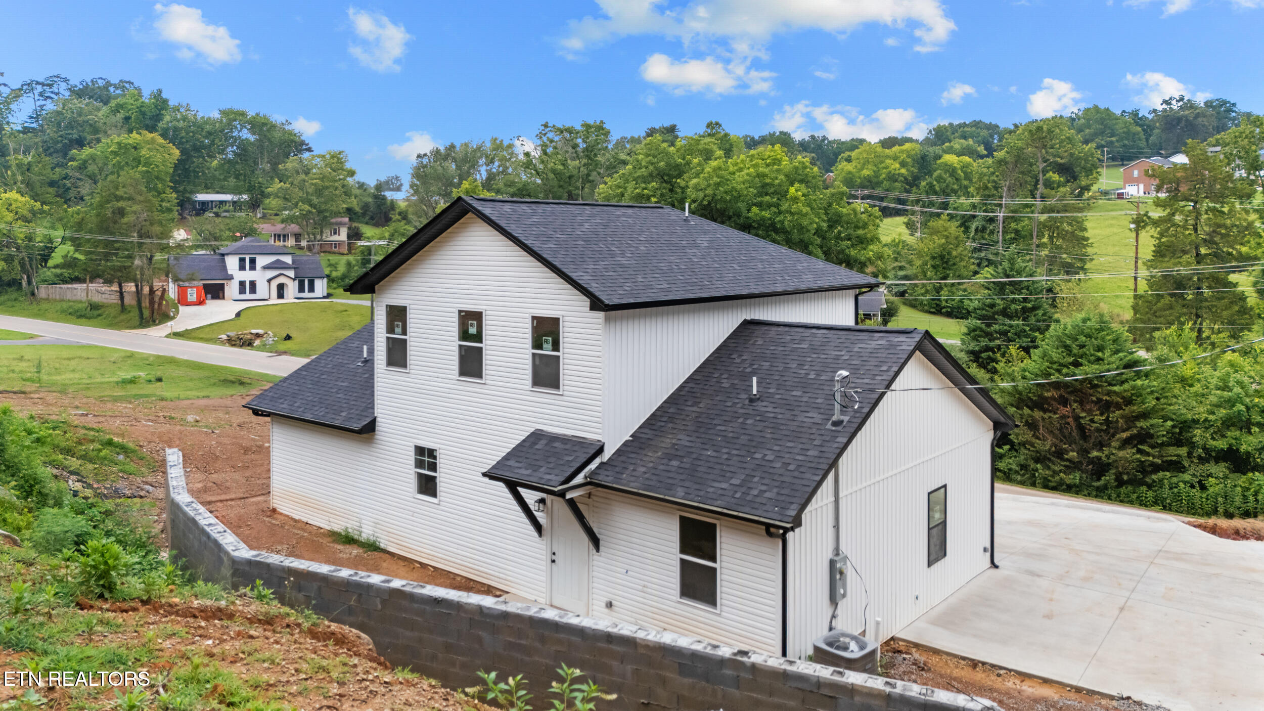 1039 N Gay Street Dandridge TN 37725