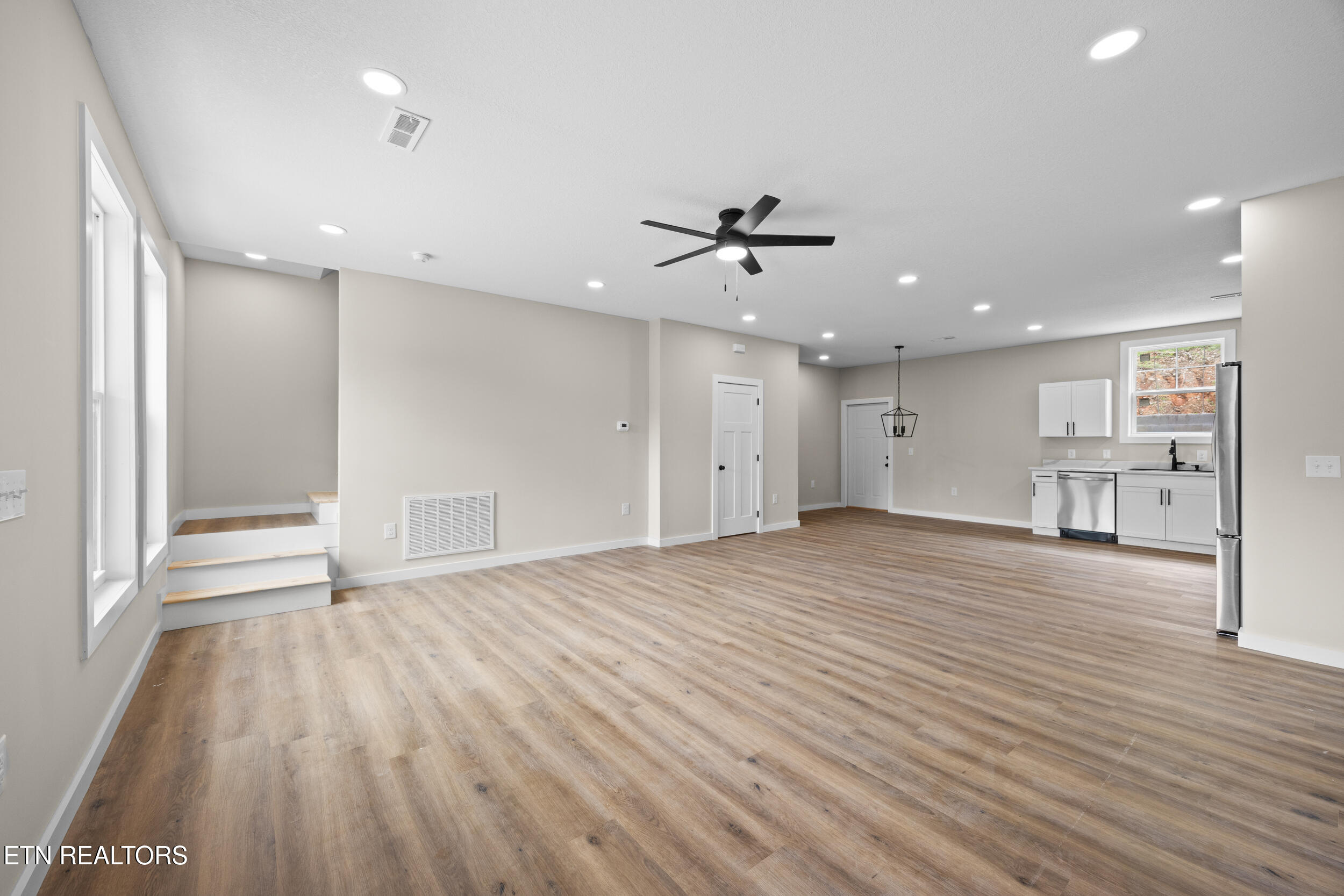 1039 N Gay Street Dandridge TN 37725