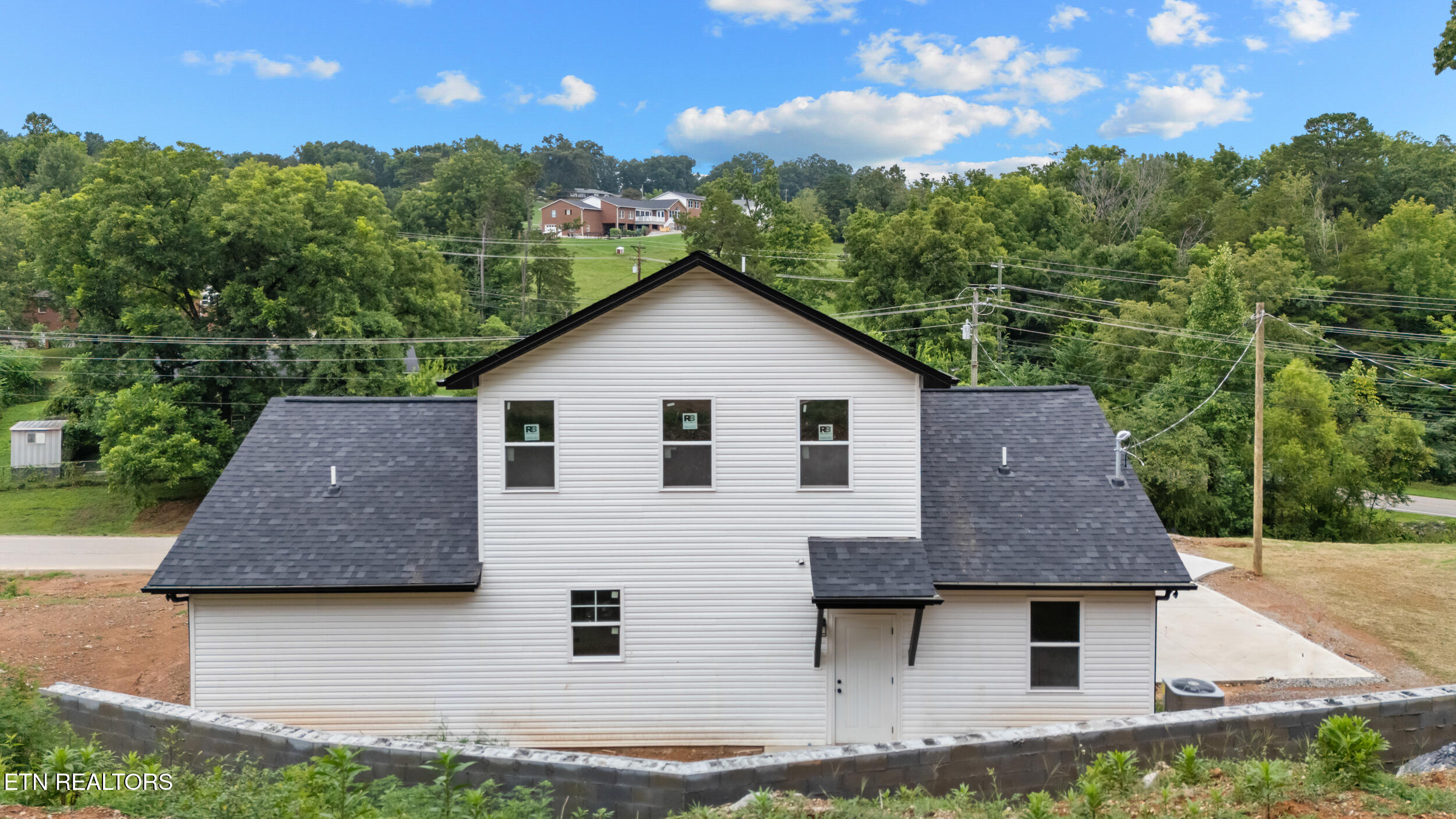 1039 N Gay Street Dandridge TN 37725