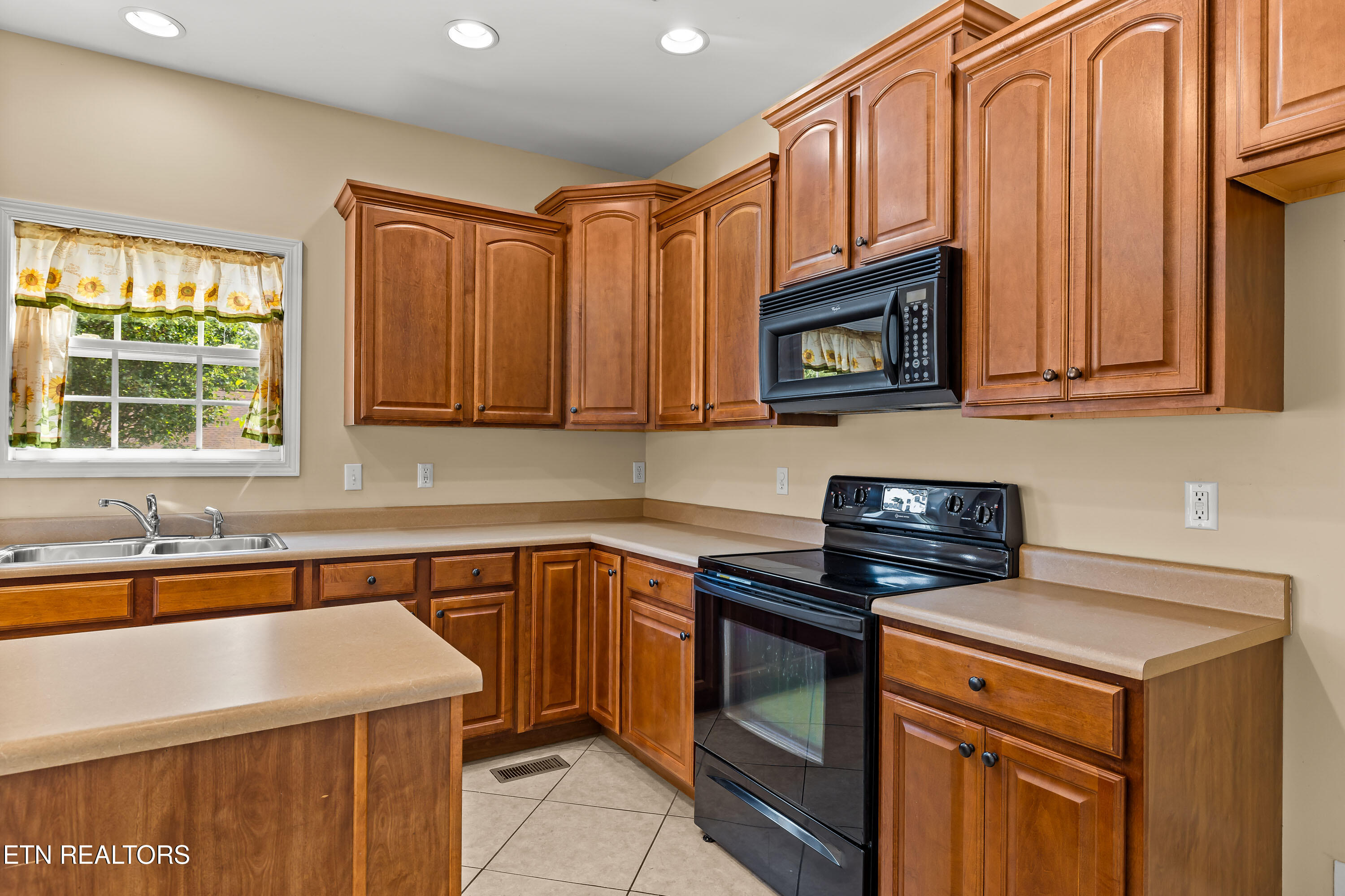 824 Mackenzie Drive Maryville TN 37804