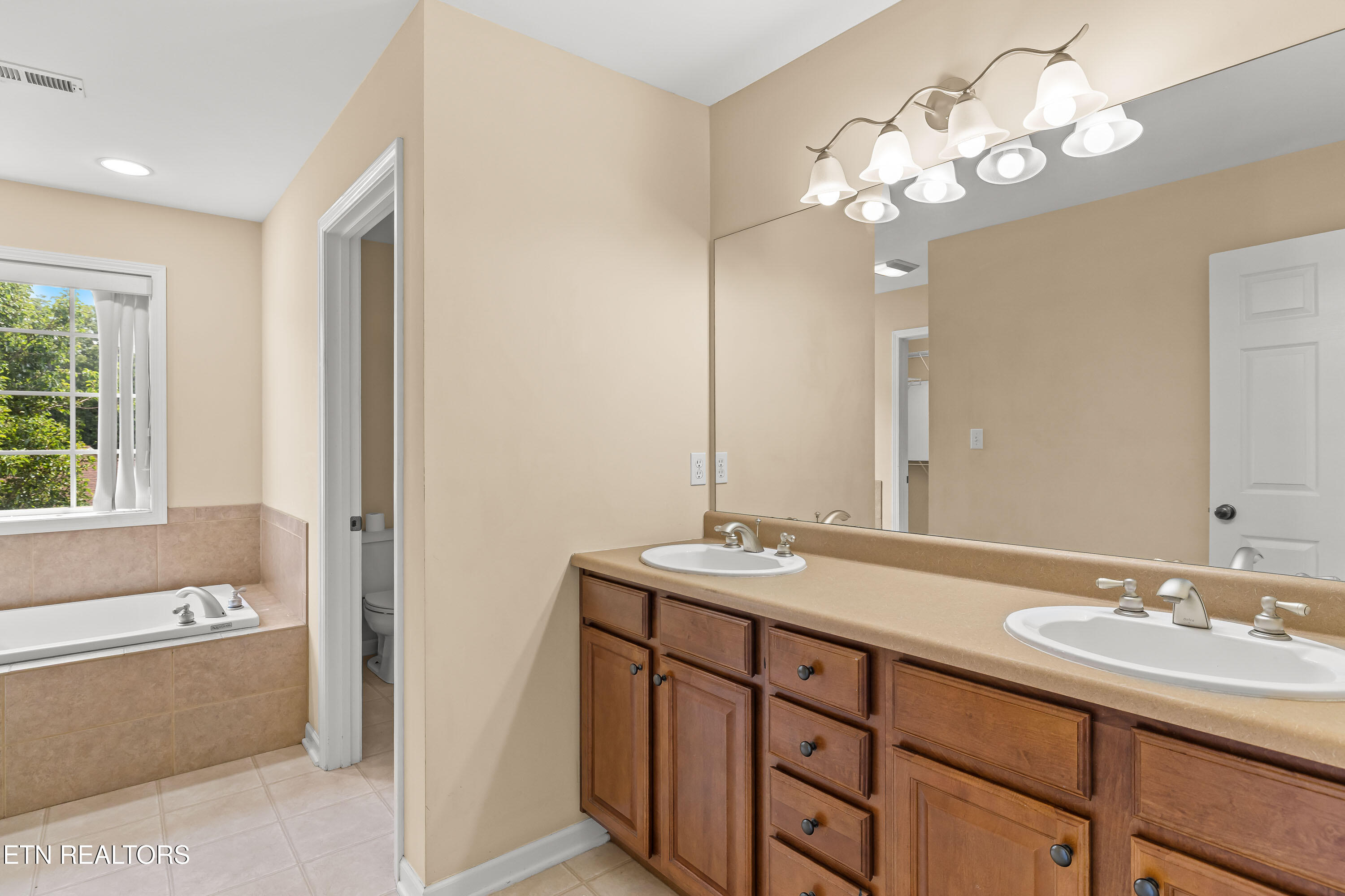 824 Mackenzie Drive Maryville TN 37804