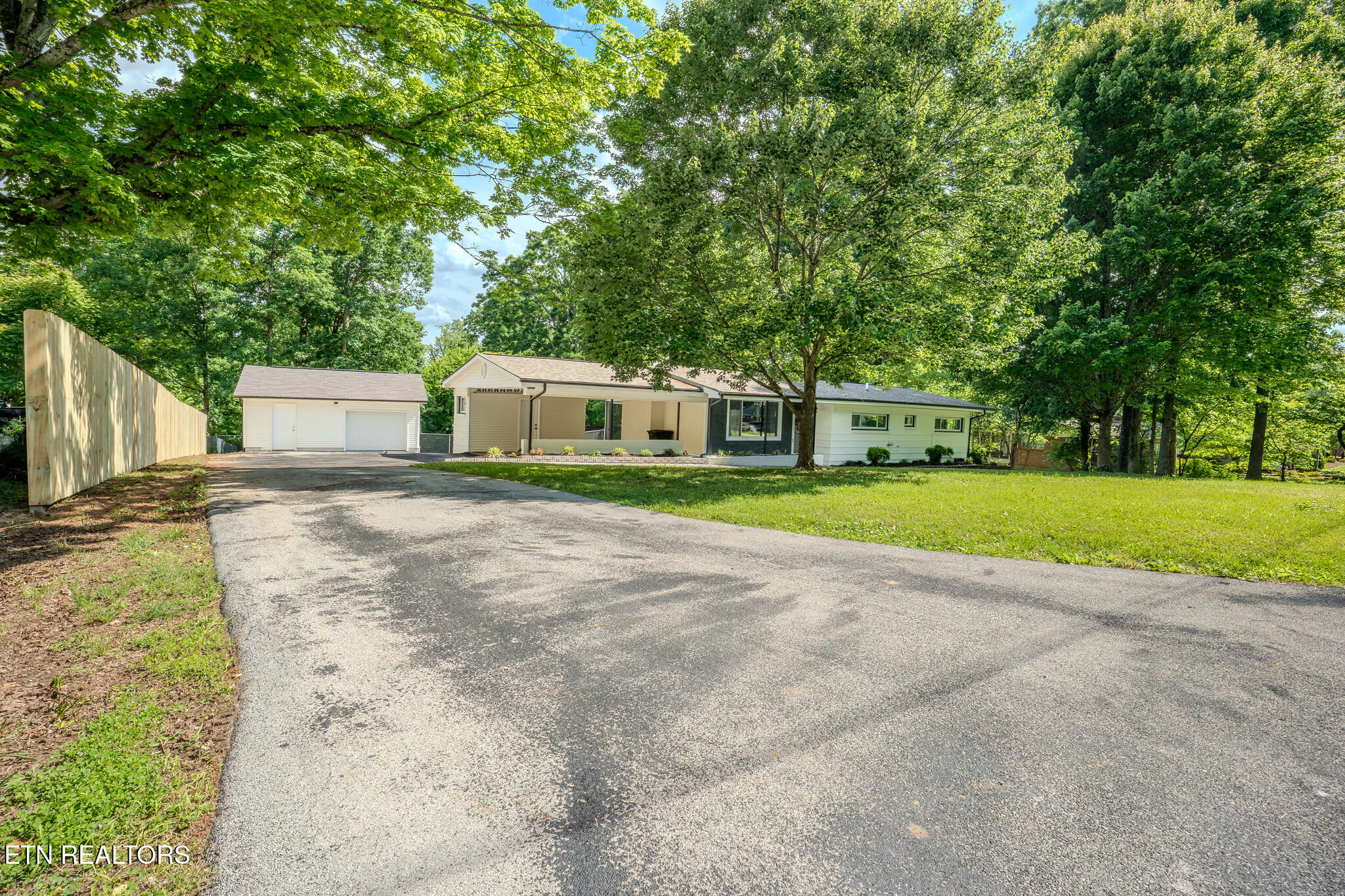 2212 Ridgecrest Drive Maryville TN 37803