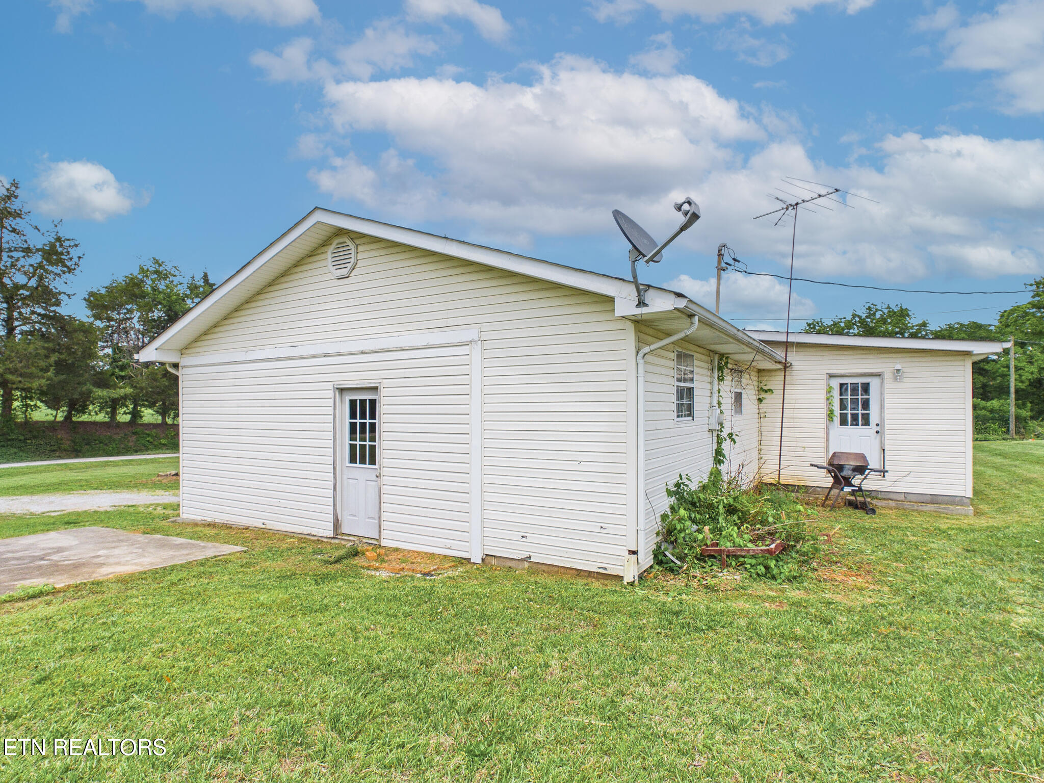 2032 Niles Ferry Road Madisonville TN 37354