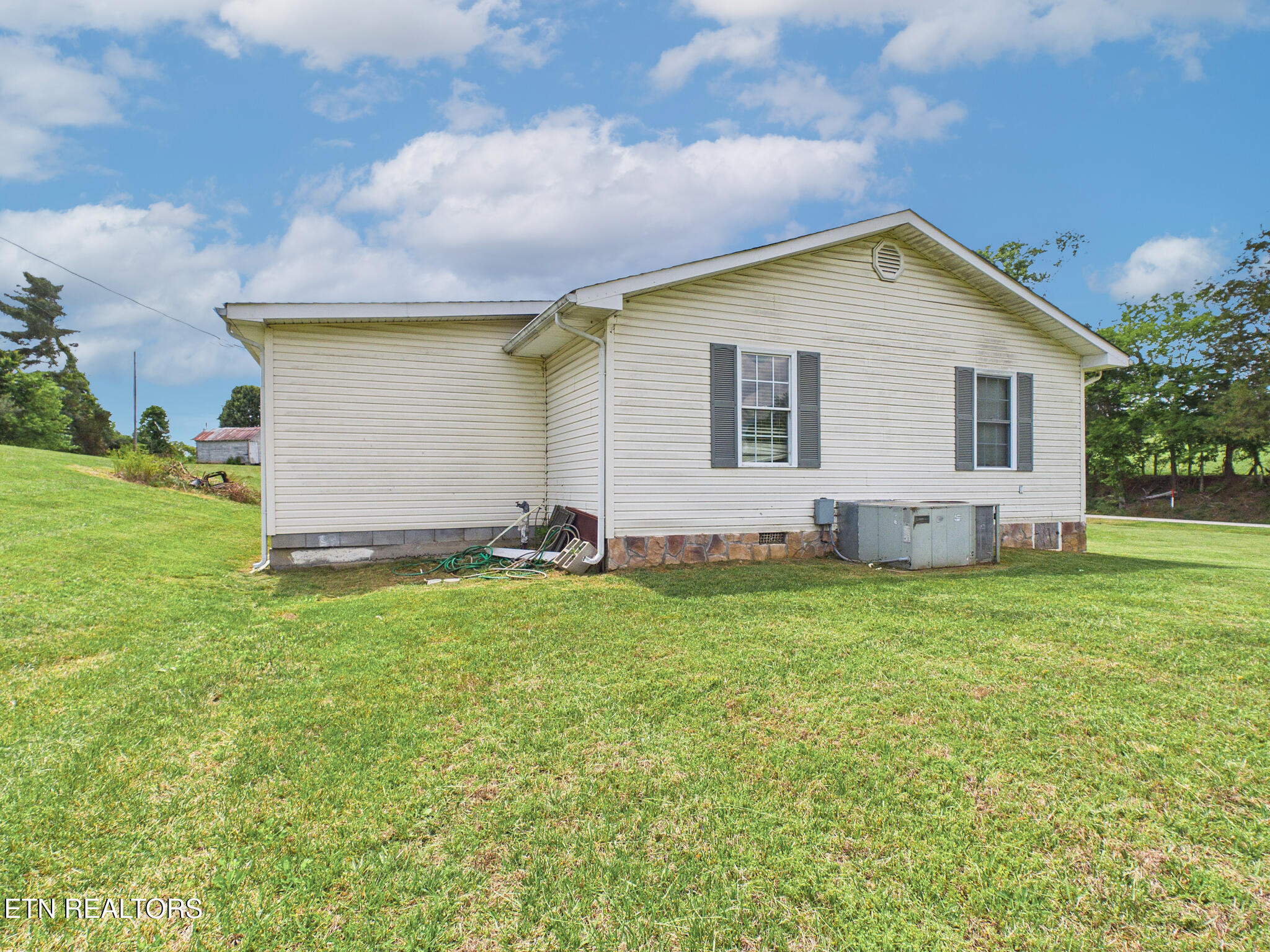 2032 Niles Ferry Road Madisonville TN 37354