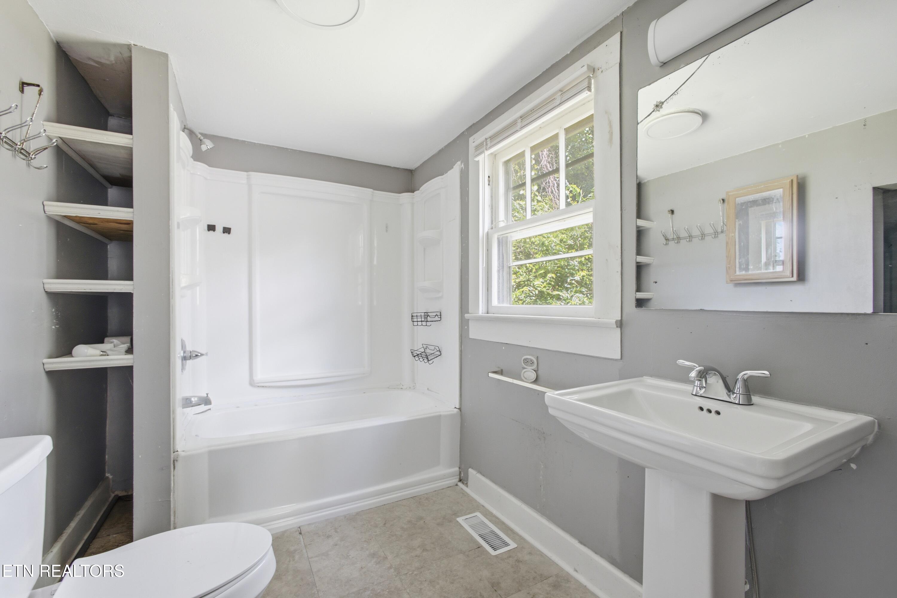 421 Cumberland Street Harriman TN 37748