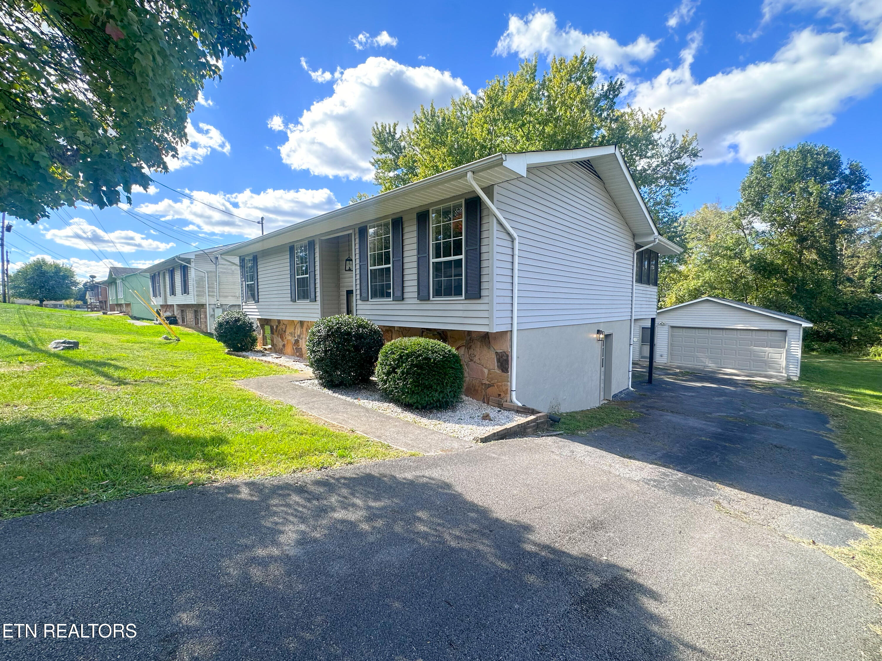3809 Debonair Drive Knoxville TN 37912