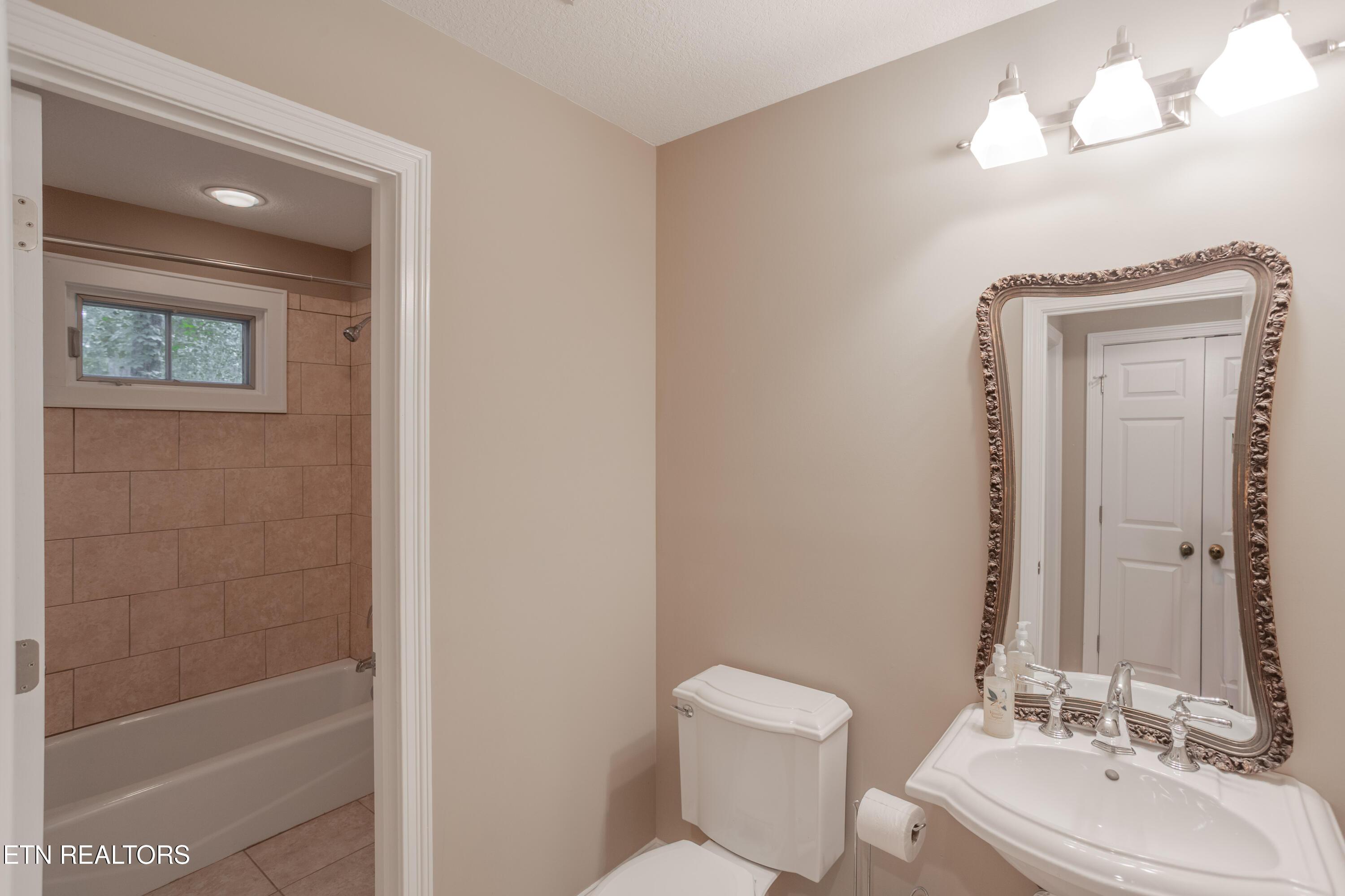 4193 Parris Drive Lenoir City TN 37772