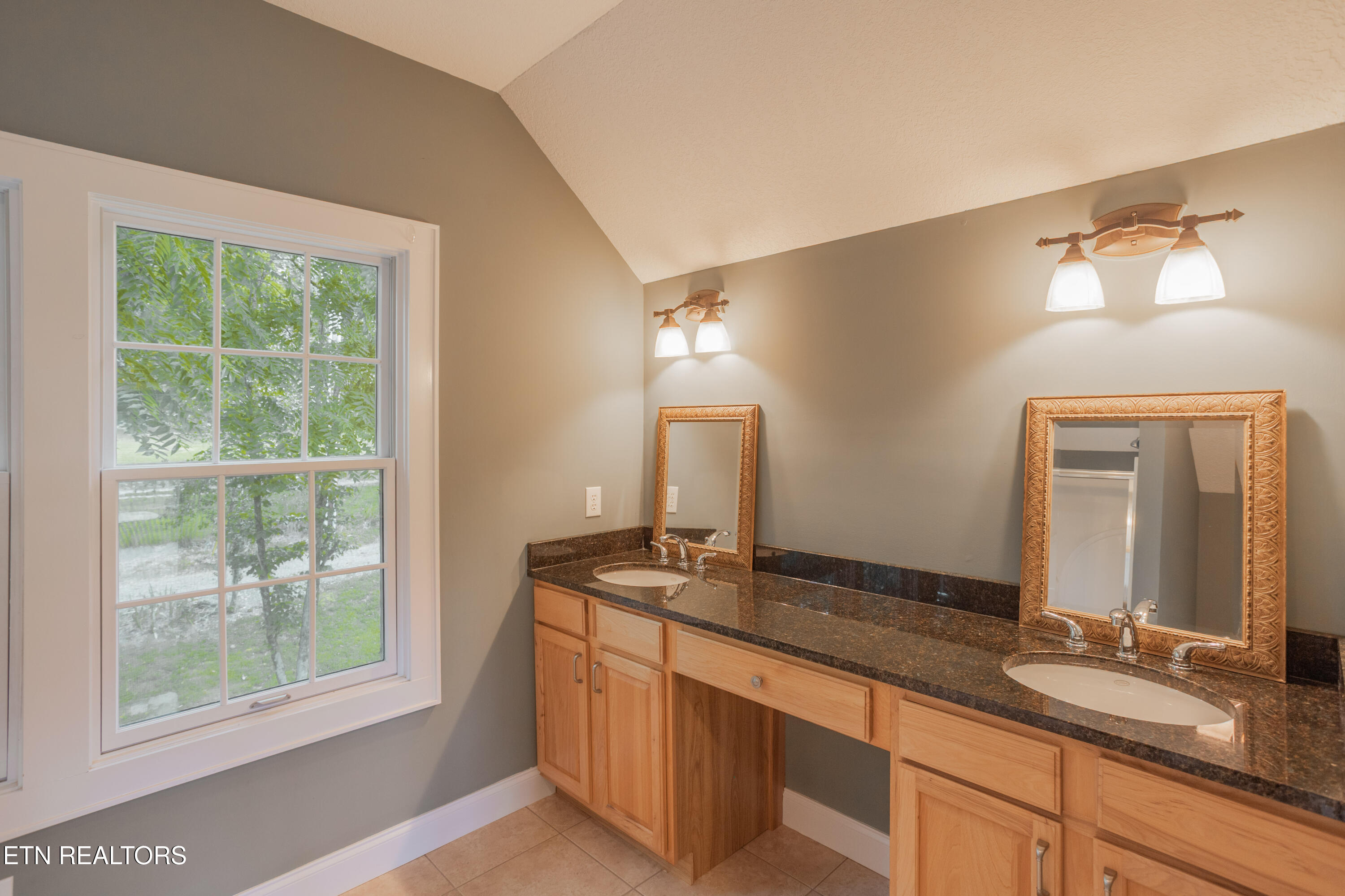 4193 Parris Drive Lenoir City TN 37772