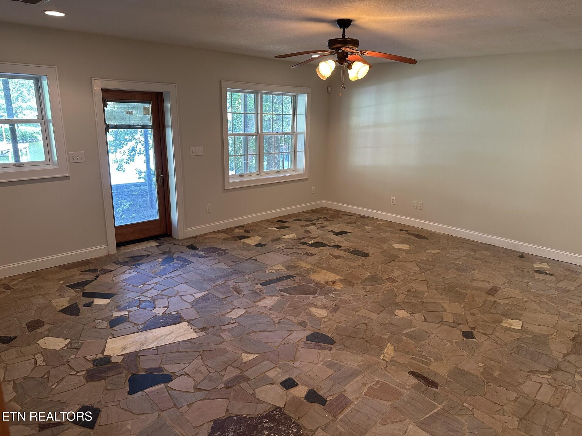 4193 Parris Drive Lenoir City TN 37772