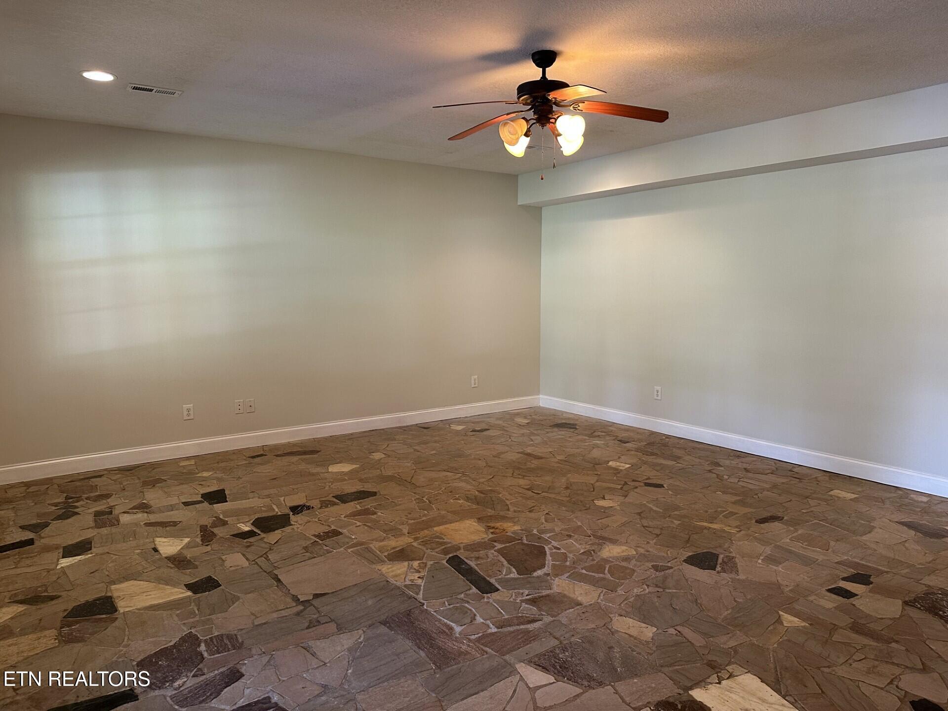 4193 Parris Drive Lenoir City TN 37772