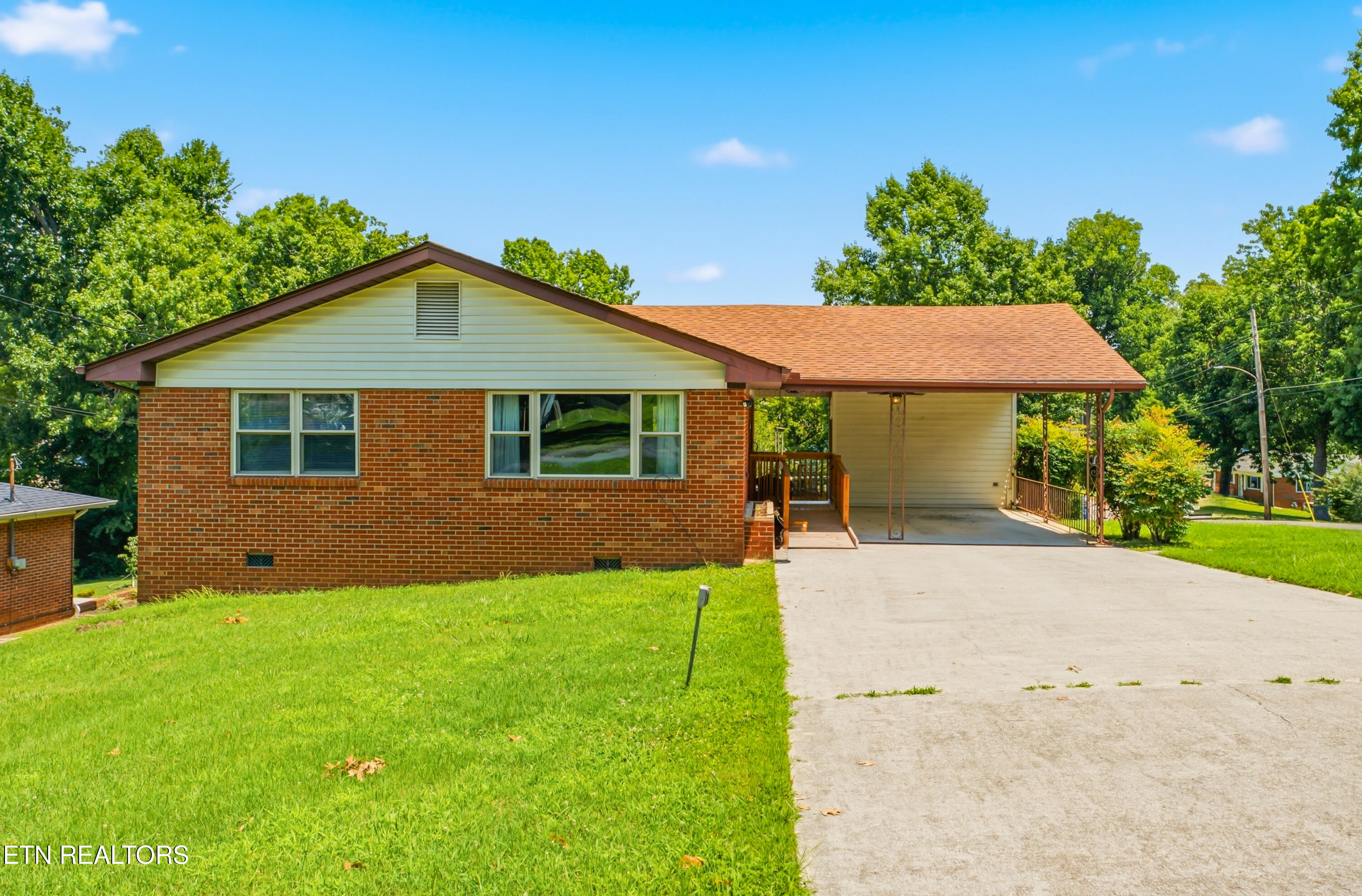 415 Woodland Drive Clinton TN 37716