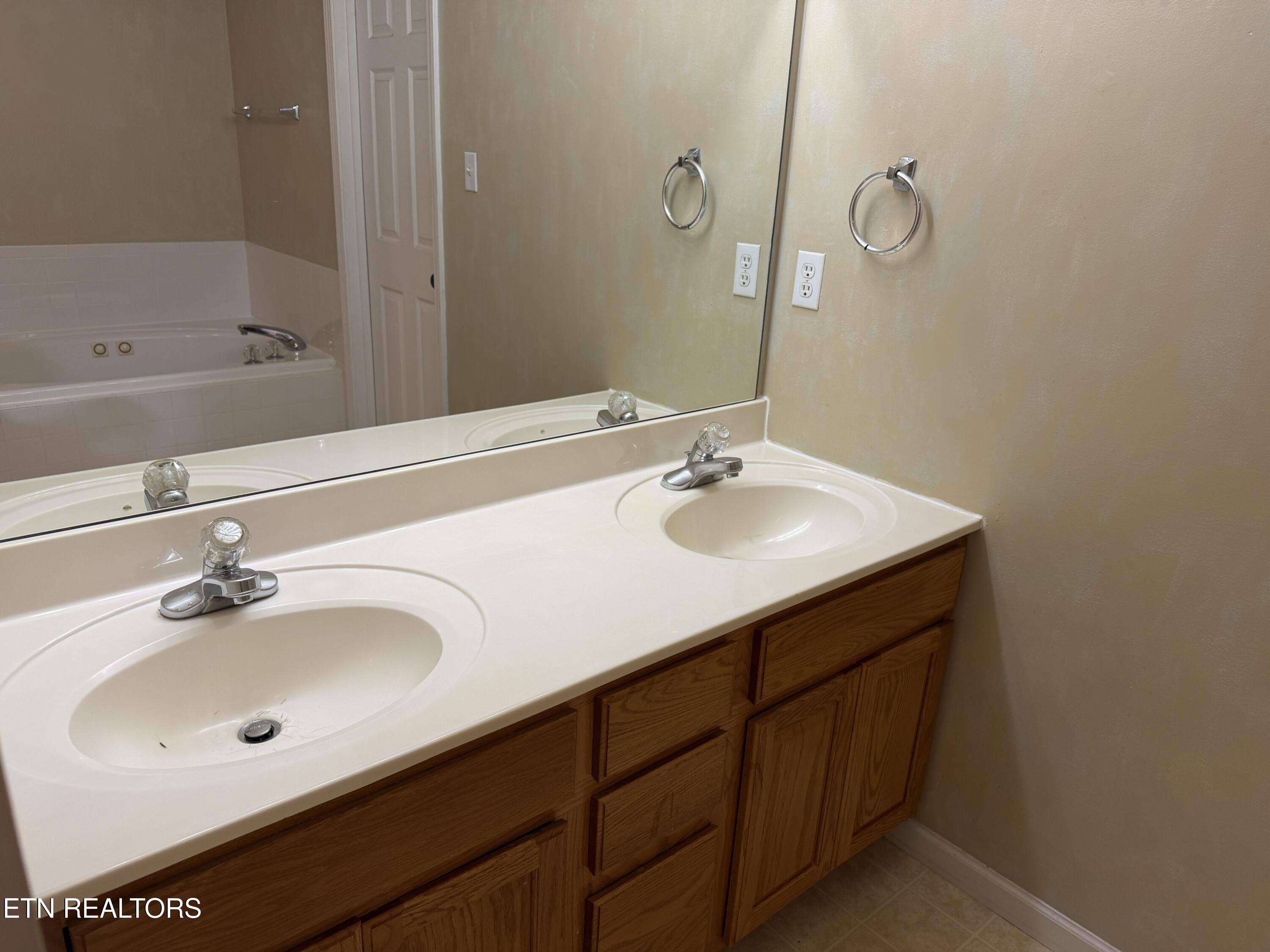 5609 Still Meadow Lane Knoxville TN 37918