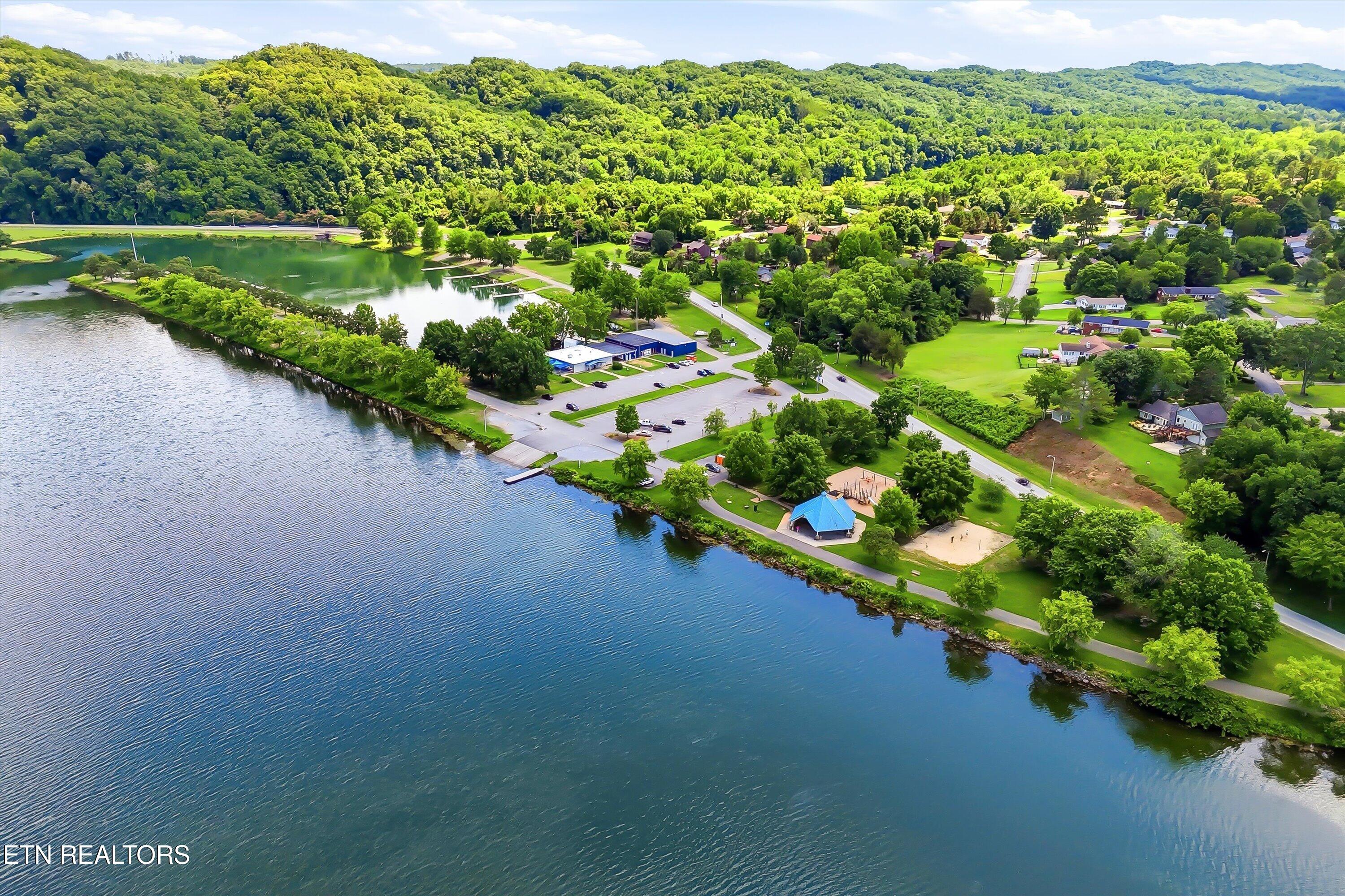 132 Amanda Drive Oak Ridge TN 37830