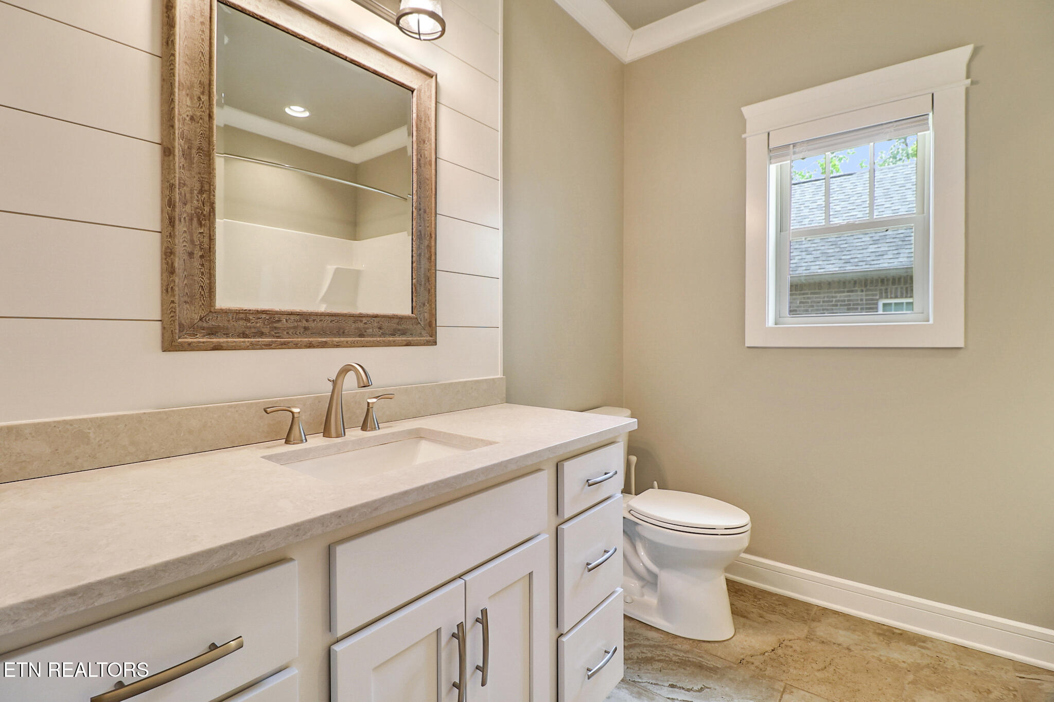 10 King John Lane Crossville TN 38558