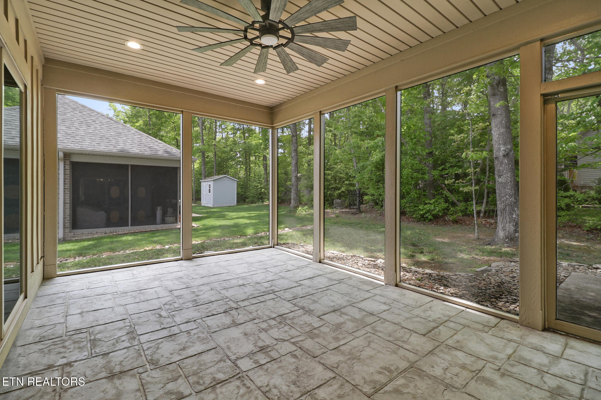 10 King John Lane Crossville TN 38558