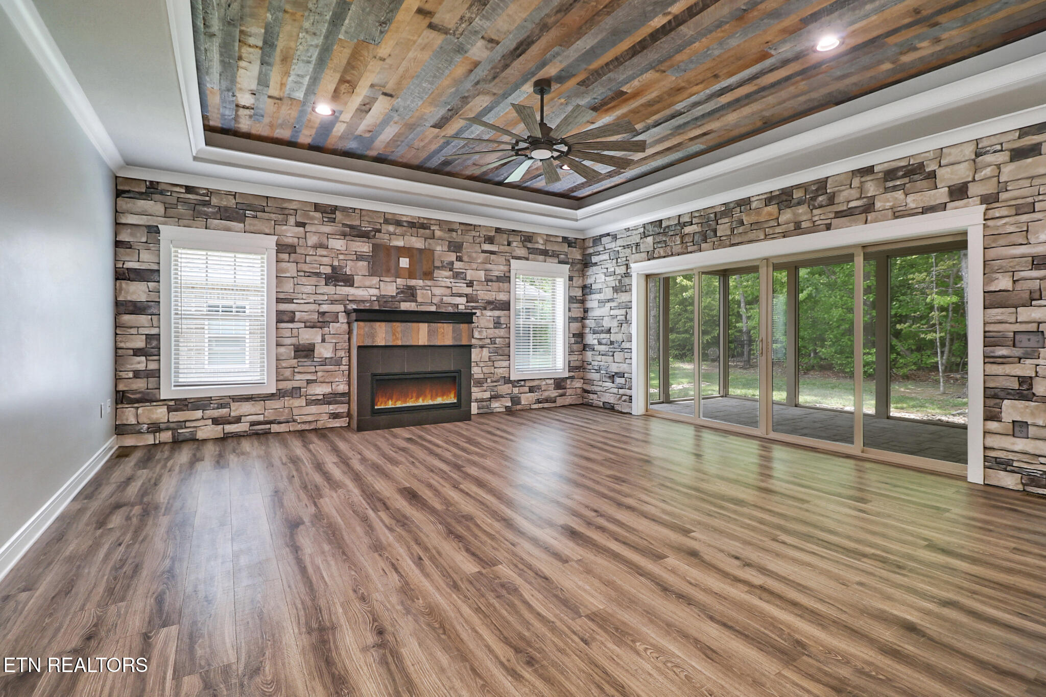 10 King John Lane Crossville TN 38558