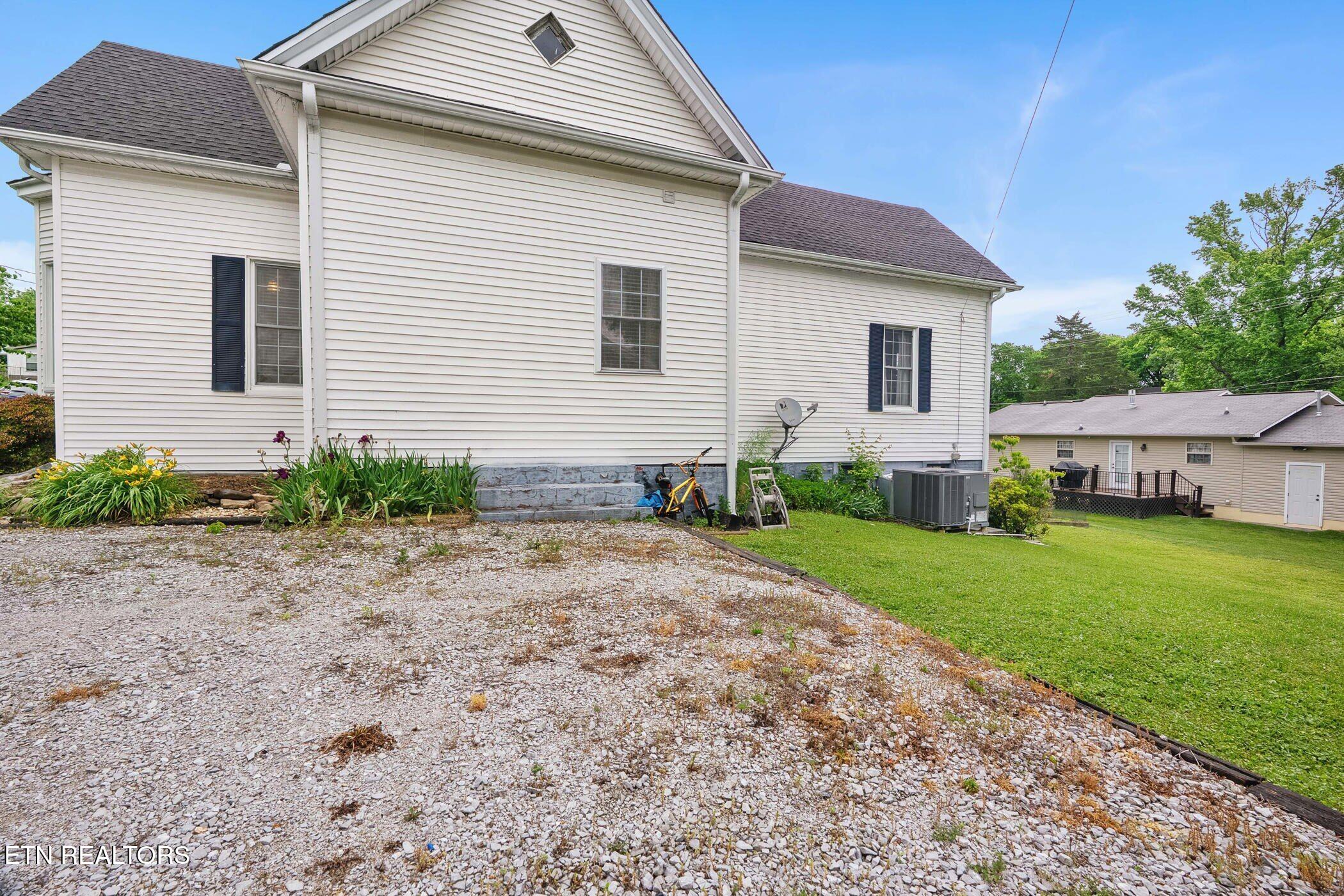 719 Medaris Street Clinton TN 37716