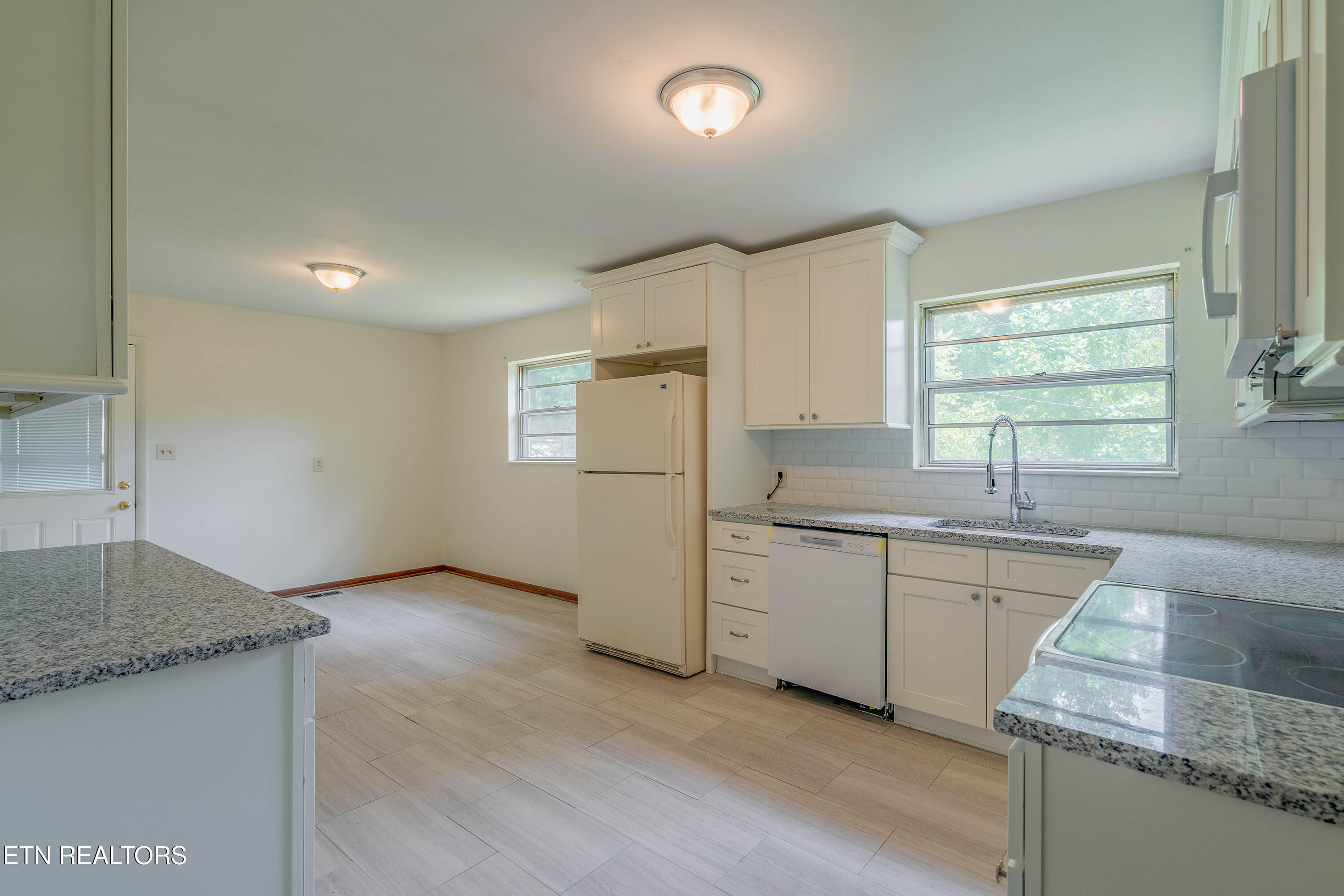 5616 N Broadway Street Knoxville TN 37918